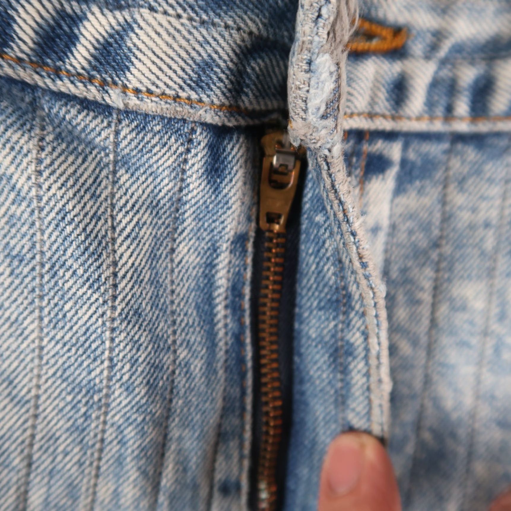 Levi's VINTAGE Levi's 505 Jeans Men Adult Medium Blue Denim Straight Fit 80s USA 5-Pocket Size US 38 / EU 54 - 7 Thumbnail