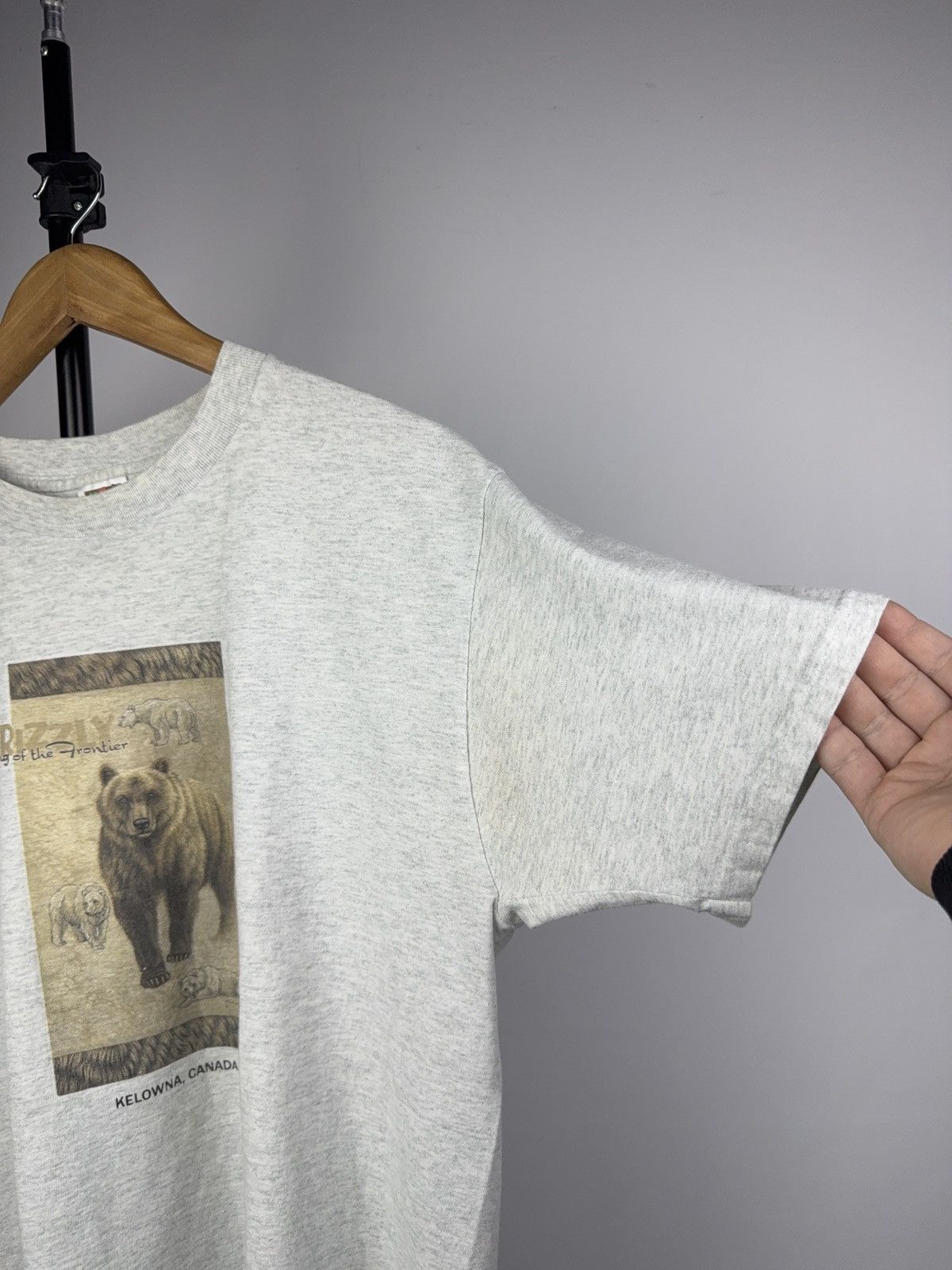 Vintage Vintage 90s Grizzly Bear Kelowna Canada Wildlife T-Shirt Size US L / EU 52-54 / 3 - 7 Thumbnail