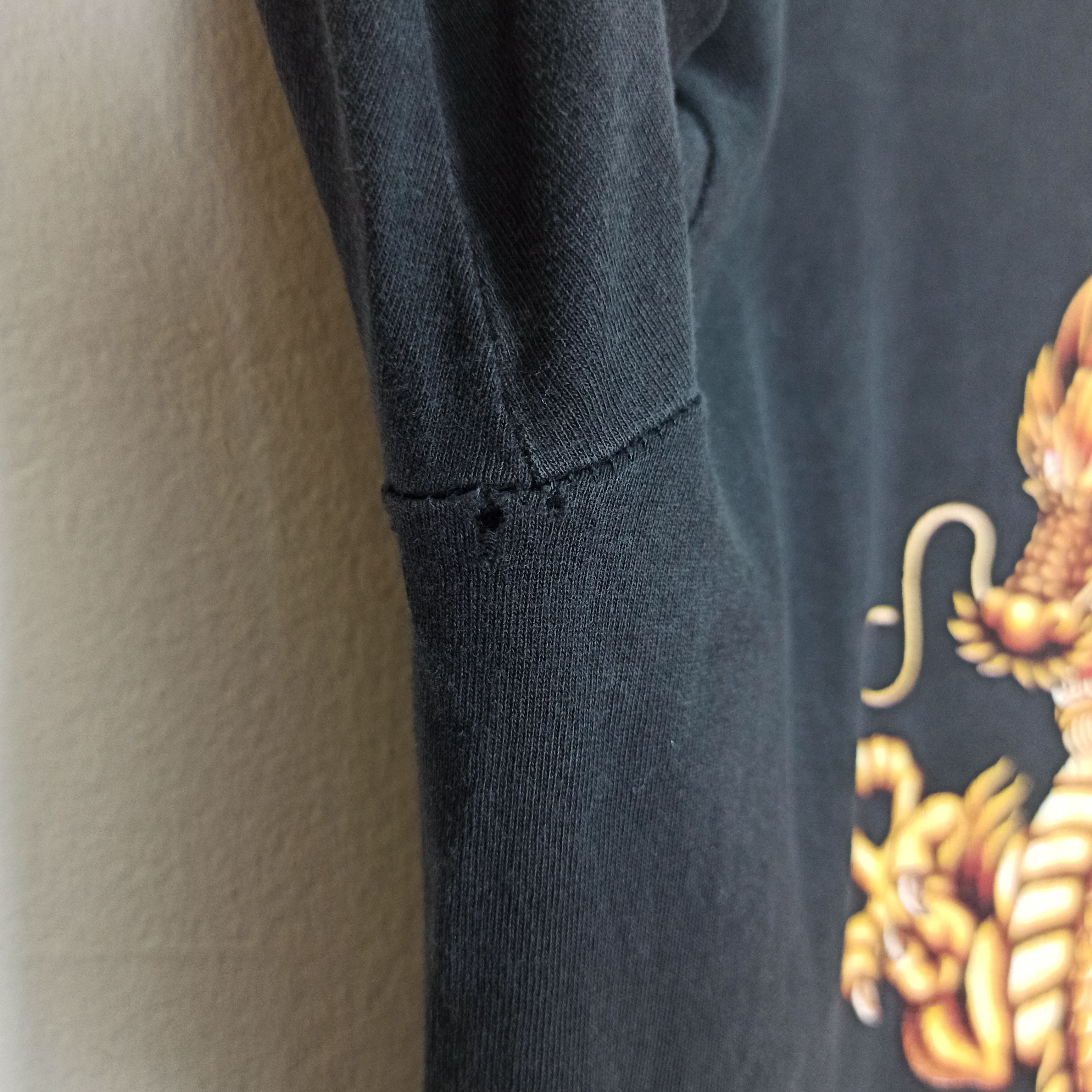 Vintage Vintage Dragon Design Printed Thailand Tshirt Size US L / EU 52-54 / 3 - 4 Thumbnail