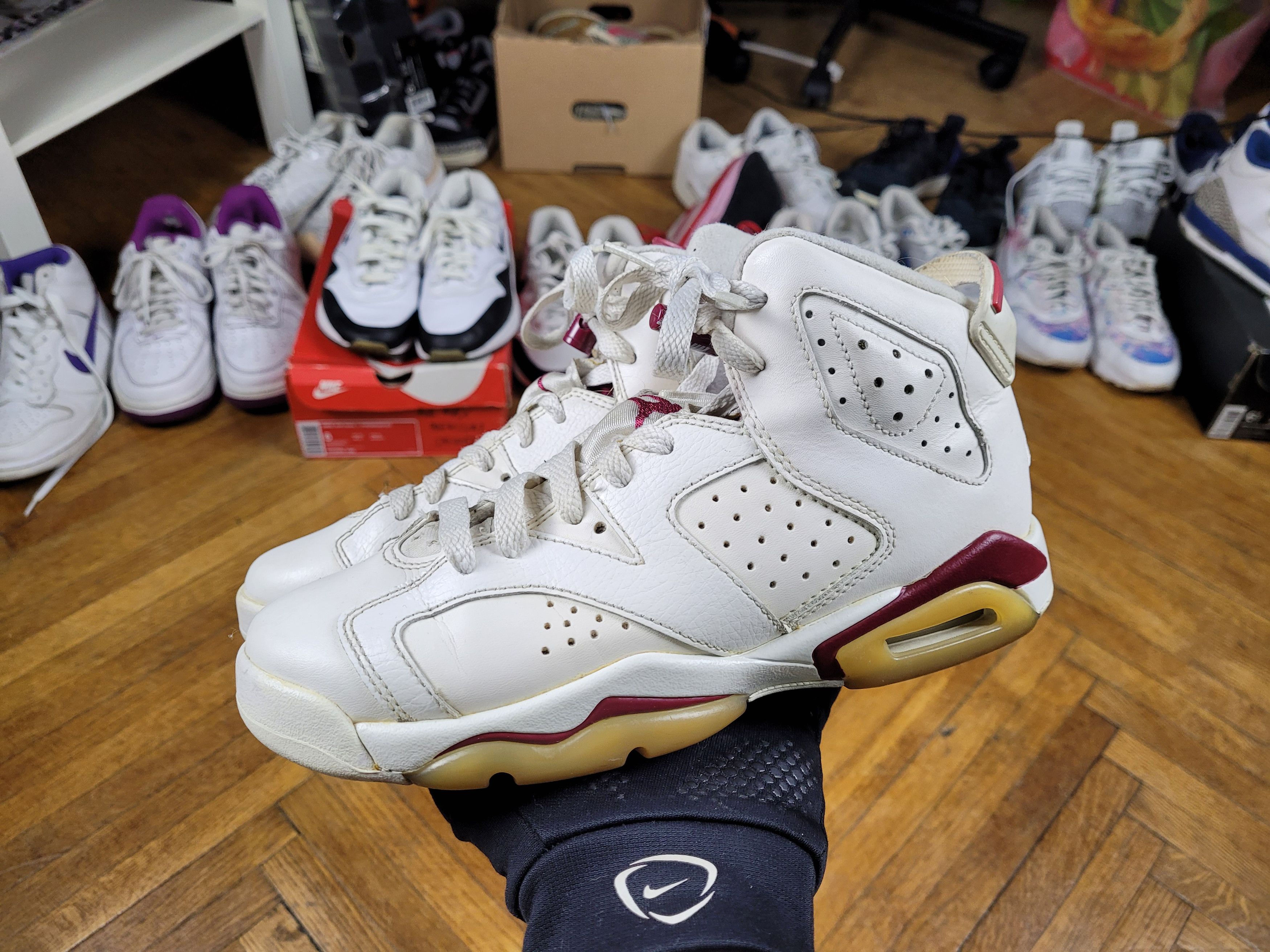 Jordan Brand × Nike 2015 Nike Air Jordan 6 Retro Maroon (GS) Size US 6 / IT 36 - 2 Thumbnail