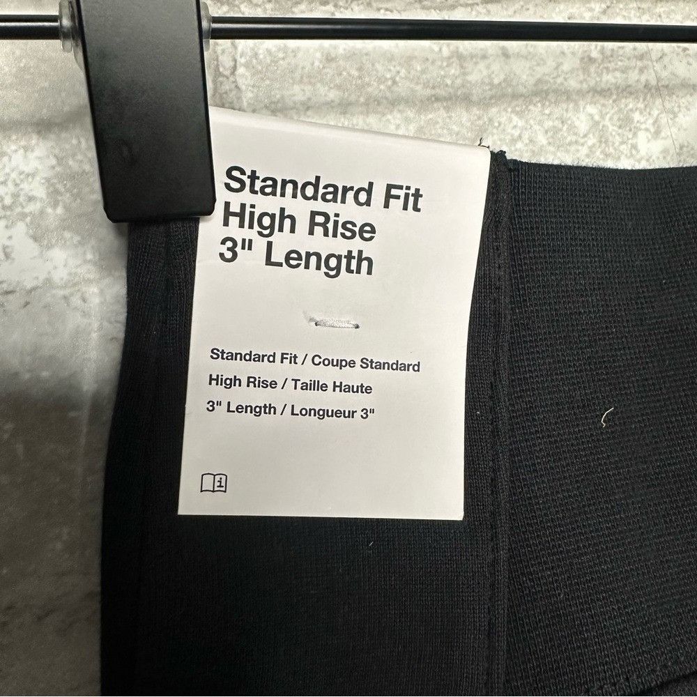 Nike Nike Women's Tech Fleece High Waisted 3” Pleated Shorts NWT Size 26" / US 2 / IT 38 - 12 Thumbnail