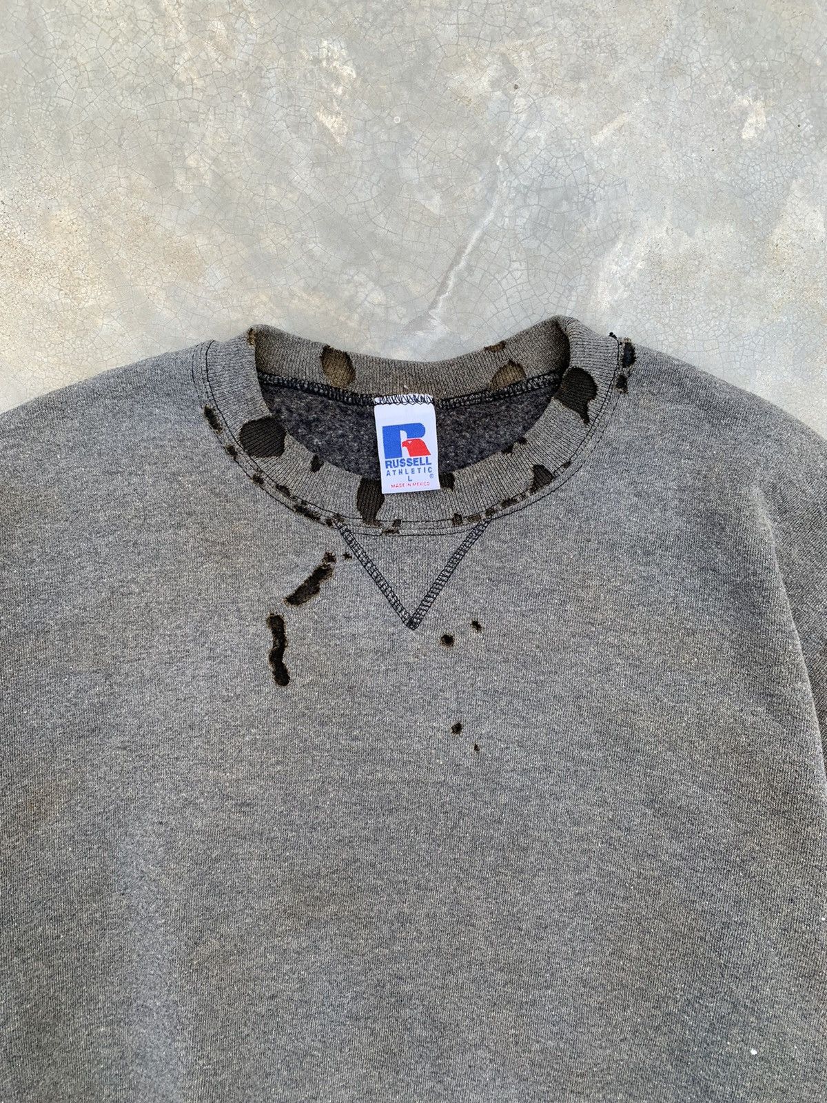 Russell Athletic 90s Russell Thrashed & Faded Sweatshirt 🚬 Size US L / EU 52-54 / 3 - 5 Thumbnail