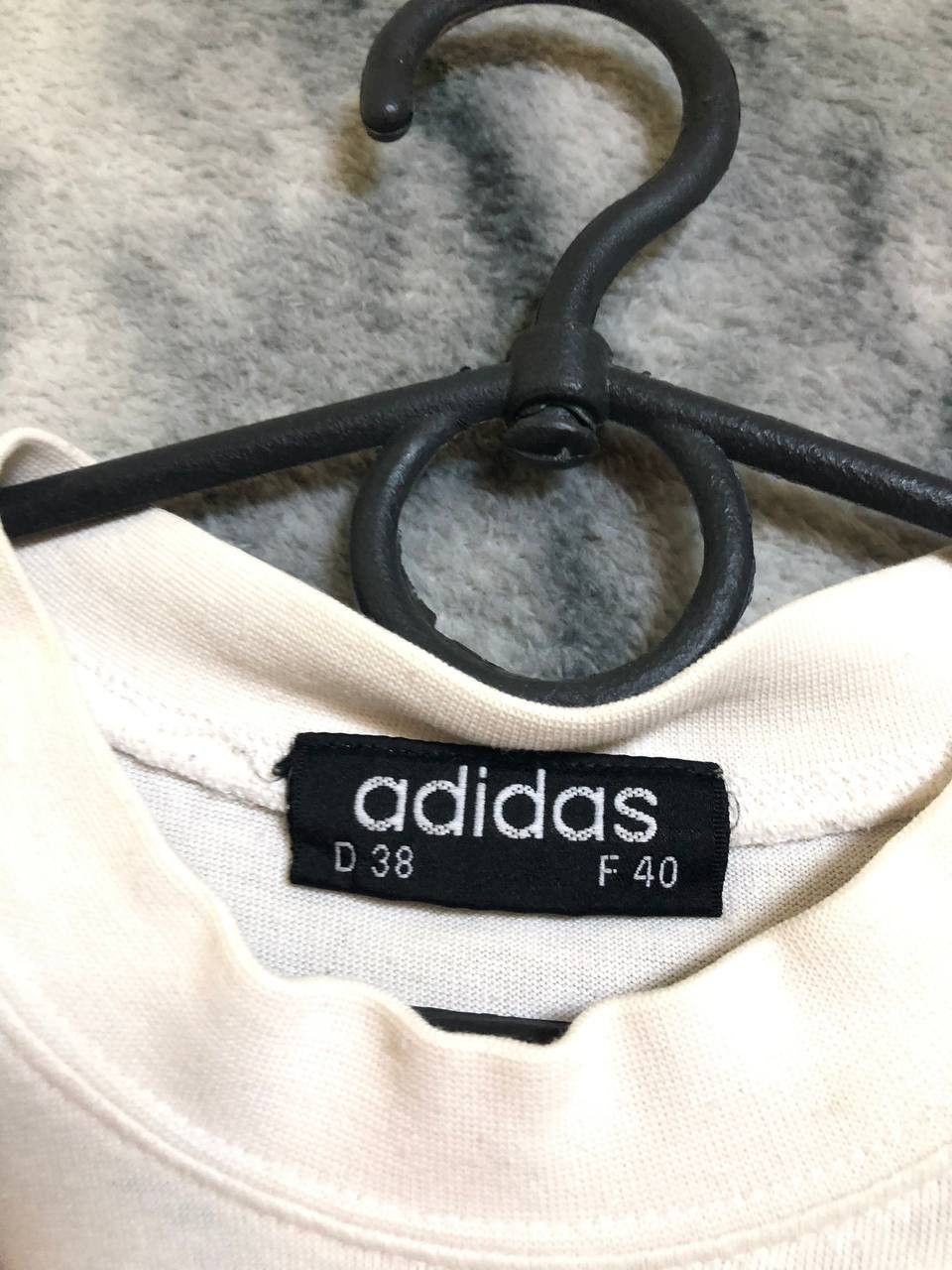 Adidas Vintage Adidas Basic Logo T-Shirt Size US S / EU 44-46 / 1 - 2 Thumbnail