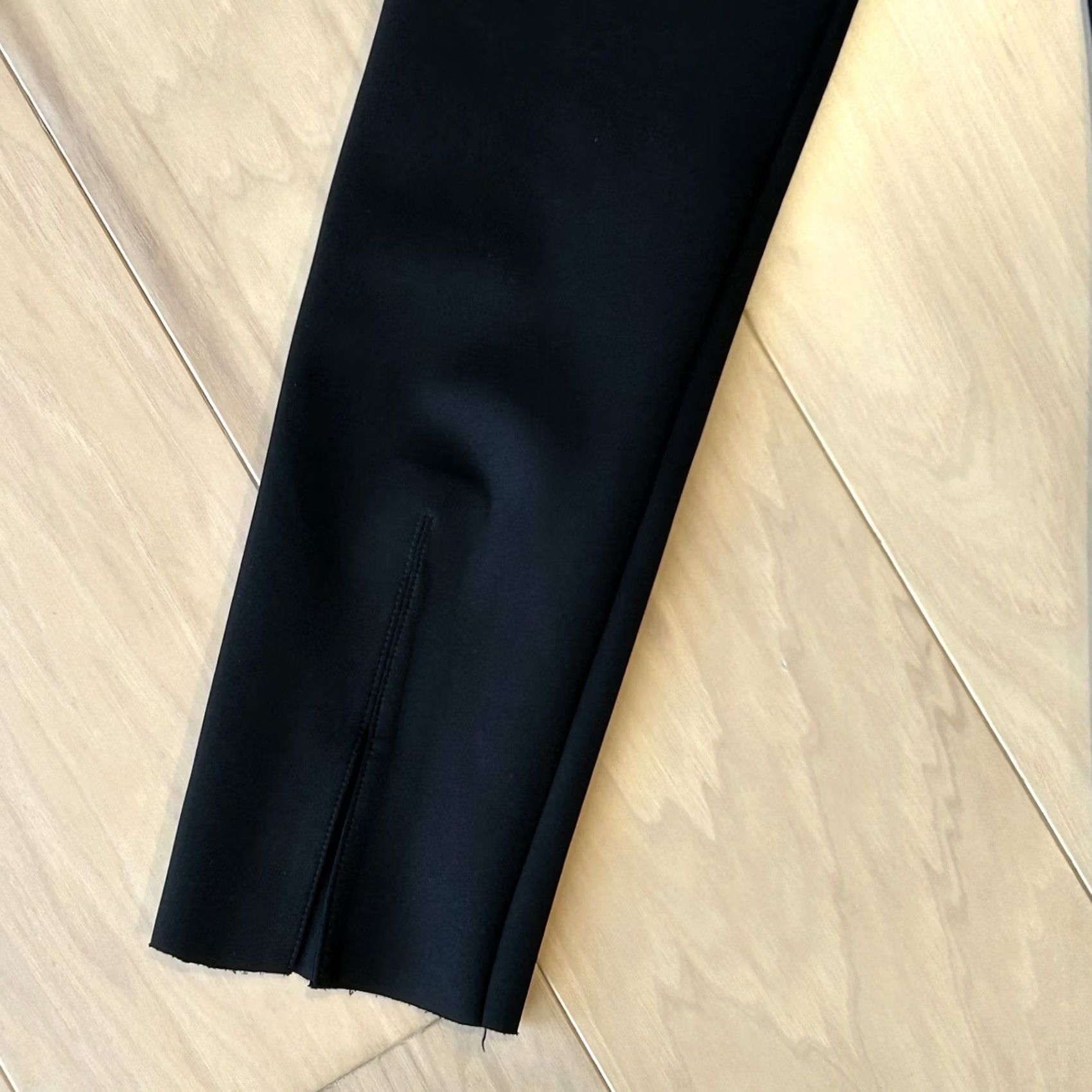 James Perse James Perse Los Angeles Matte Scuba Cropped Black Leggings Women’s 2 Size 26" / US 2 / IT 38 - 4 Thumbnail