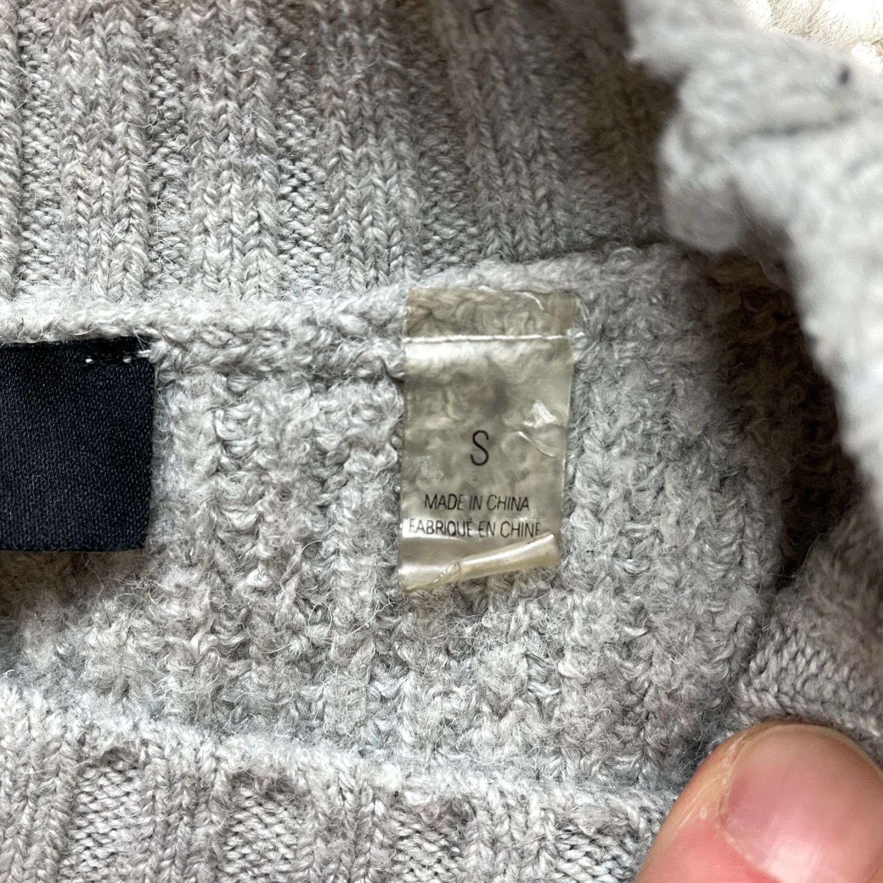 Vintage T Tahari Sweater Womens Small Gray Crew Knit Soft Pullover Solid Sweatshirt Size S / US 4 / IT 40 - 4 Thumbnail