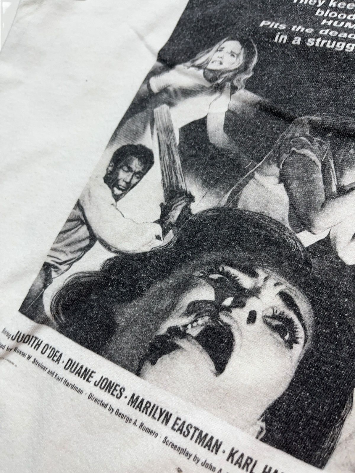 Expert Horror Vintage 00s Night Of The Living Dead Horror Movie T-shirt Size US XL / EU 56 / 4 - 4 Thumbnail