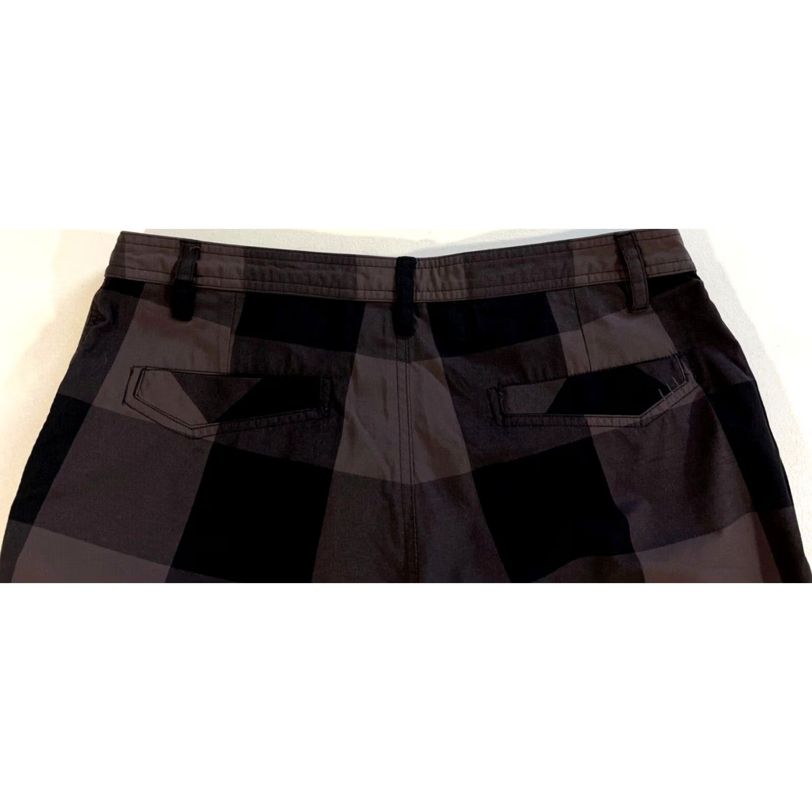 Lululemon Lululemon Kahuna Plaid Shorts Mens 34 Casual Chino 10" Inseam Black Gray Size US 34 / EU 50 - 4 Thumbnail