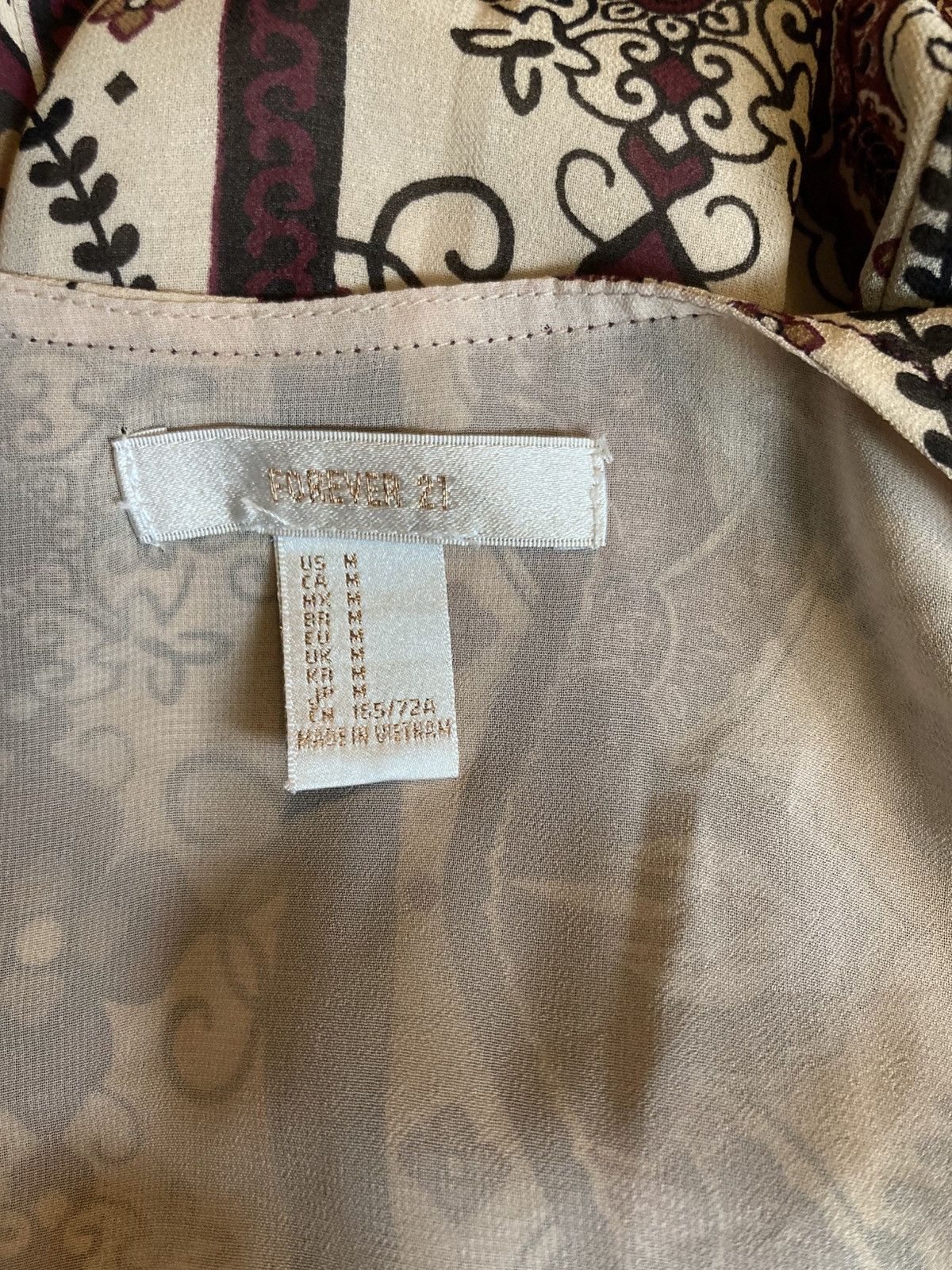 Forever 21 Forever 21 cream and purple paisley romper Size 30" / US 8 / IT 44 - 2 Thumbnail