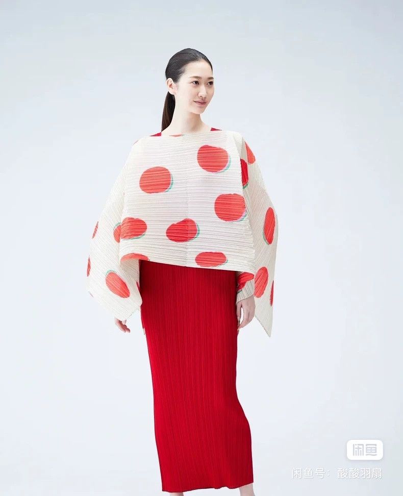Issey Miyake Issey Miyake size:3 Red skirt Size 42" / US 20 - 8 Thumbnail
