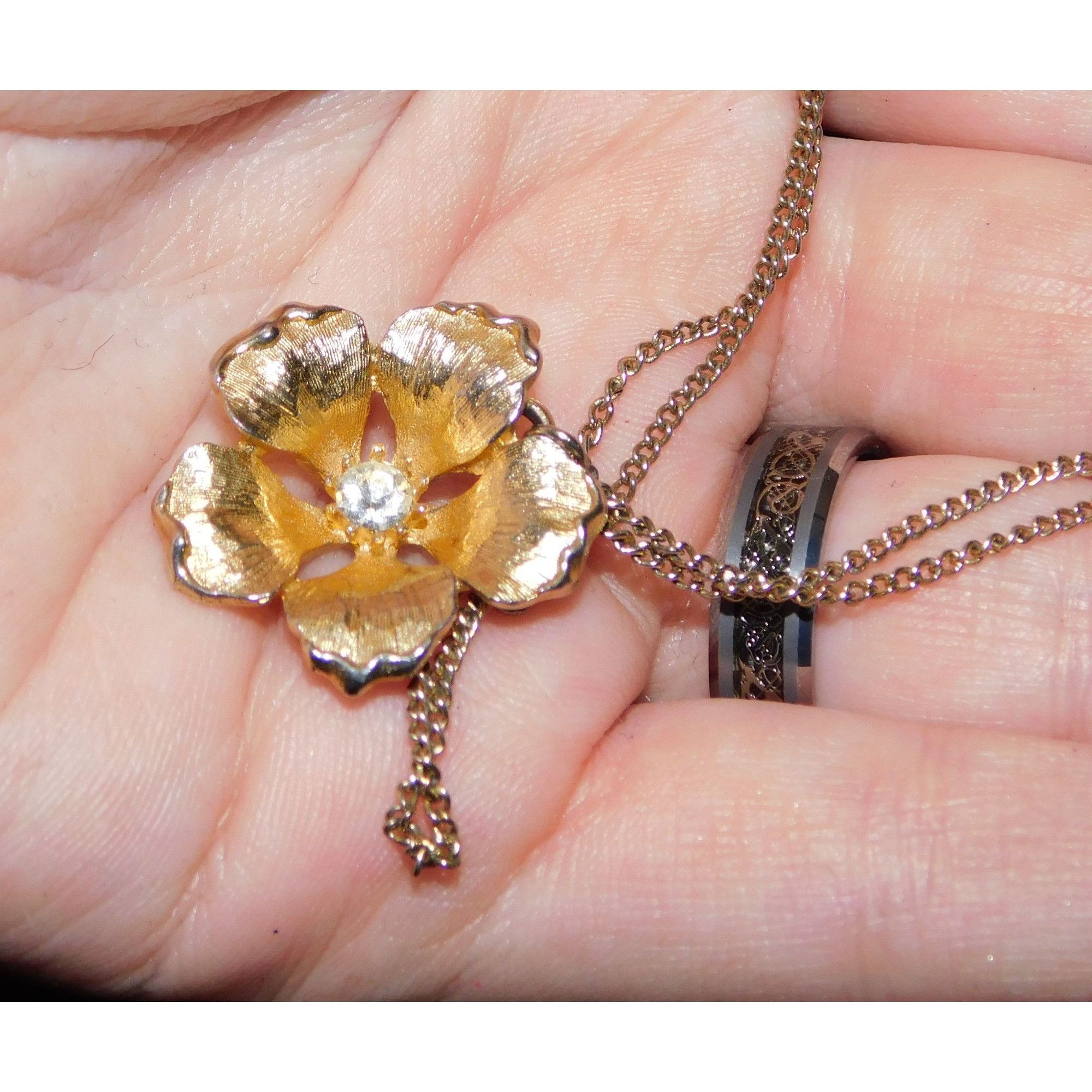 Other Elegant Fairycore Gold Tone Flower Pendant Necklace Size ONE SIZE - 3 Thumbnail