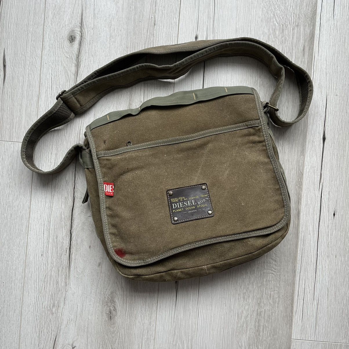 バッグ Diesel Leather Cross Body Bag Vintage LEATHER GOD | Vintage Diesel crossbody bag Size: 38 x 28 cm