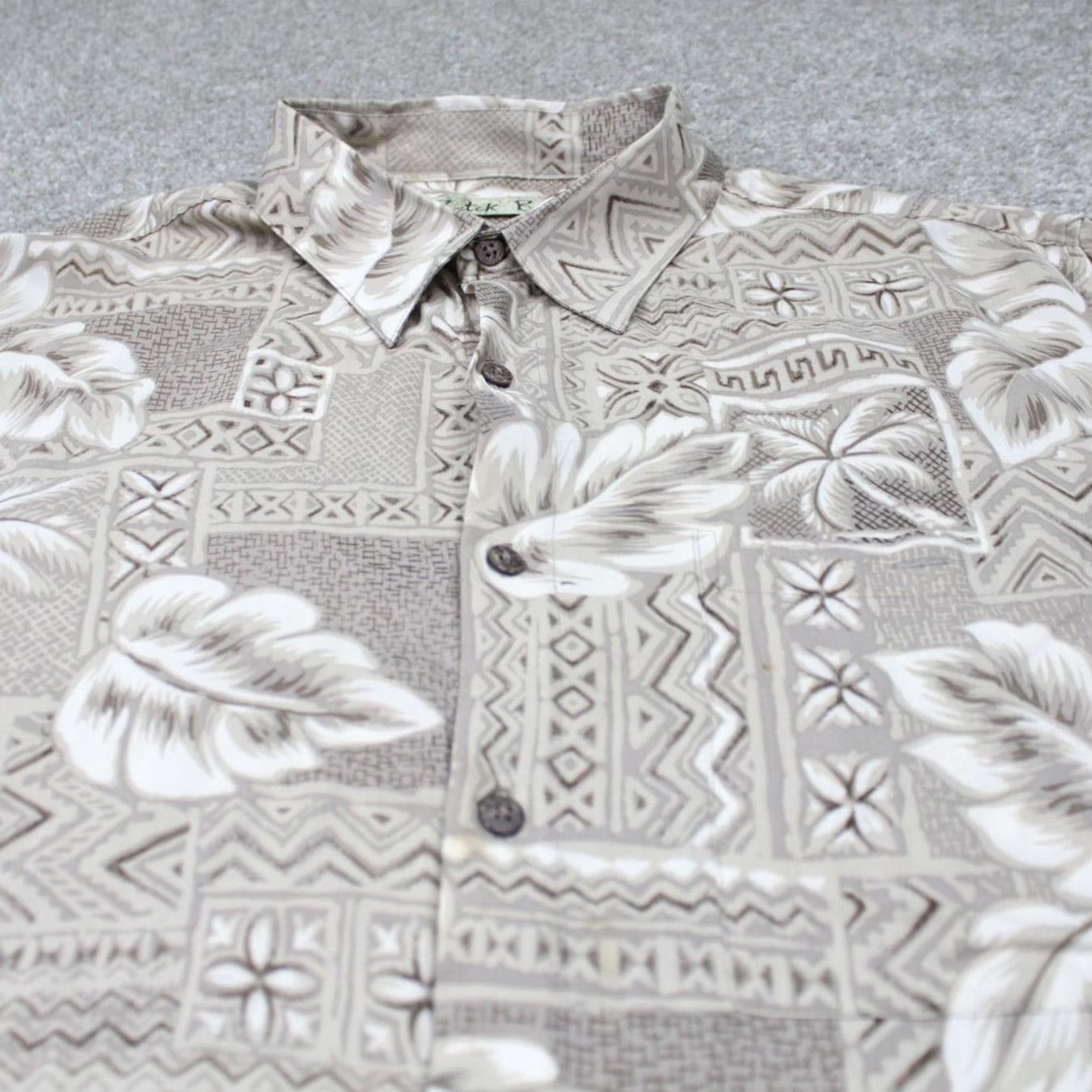 Vintage Batik Bay Mens XL Batik Bay Hawaiian Shirt Tan Floral Geometric 100% Rayon S/S Button Up Size US XL / EU 56 / 4 - 4 Thumbnail