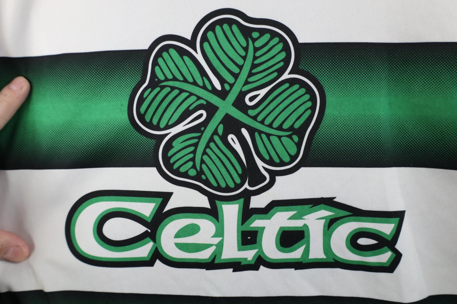 Vintage Vintage Celtic FC Football Soccer Jersey Striped Green Size US M / EU 48-50 / 2 - 9 Thumbnail