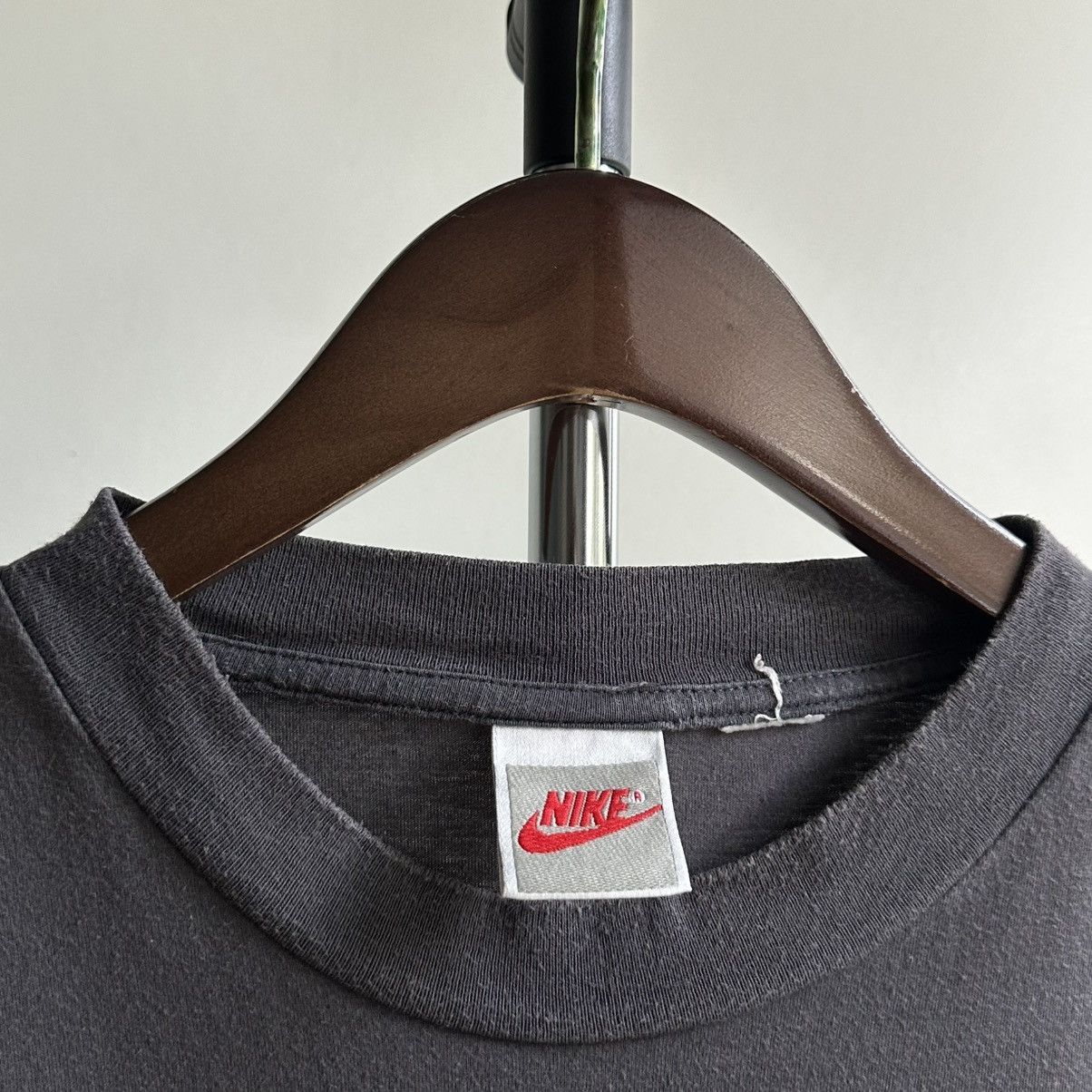 Nike × Vintage VINTAGE Y2K NIKE OREGON BIG LOGO TEE Size US XL / EU 56 / 4 - 4 Thumbnail