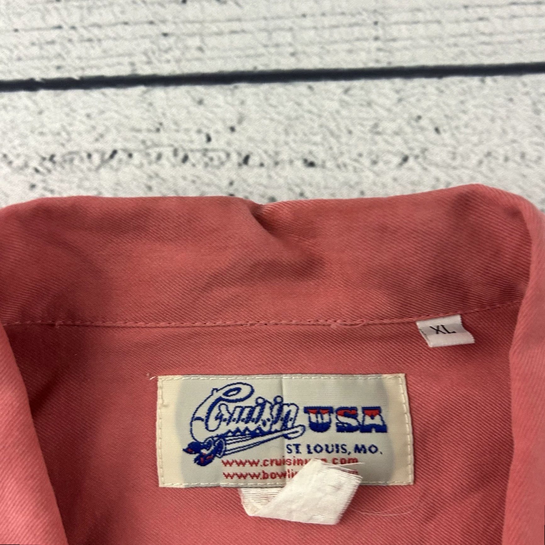 Vintage Cruisin USA Silk Short Sleeve Button Front Bowling Shirt XL Mens Pink 100% Silk Holiday USA Theme Button-Up Shirt Size US XL / EU 56 / 4 - 3 Thumbnail