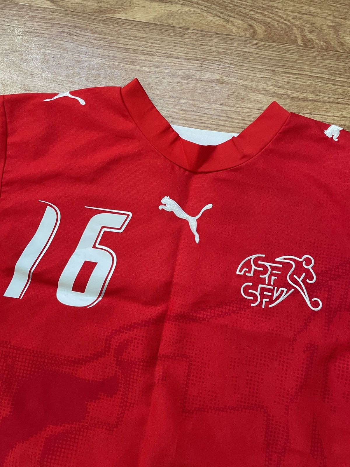 Puma Switzerland 2006-08 Barnetta #16 Home Football jersey shirt Size US M / EU 48-50 / 2 - 3 Thumbnail