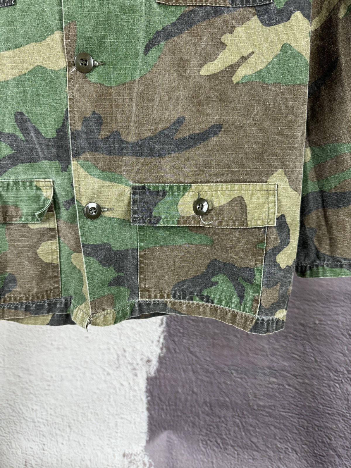 Vintage Military vintage 80s woodland us army camouflage shirt Size US S / EU 44-46 / 1 - 5 Thumbnail