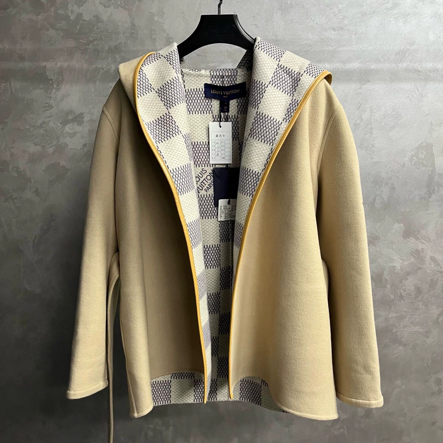 Louis Vuitton Louis Vuitton Beige Coat Outerwear Size L / US 10 / IT 46 - 1 Thumbnail