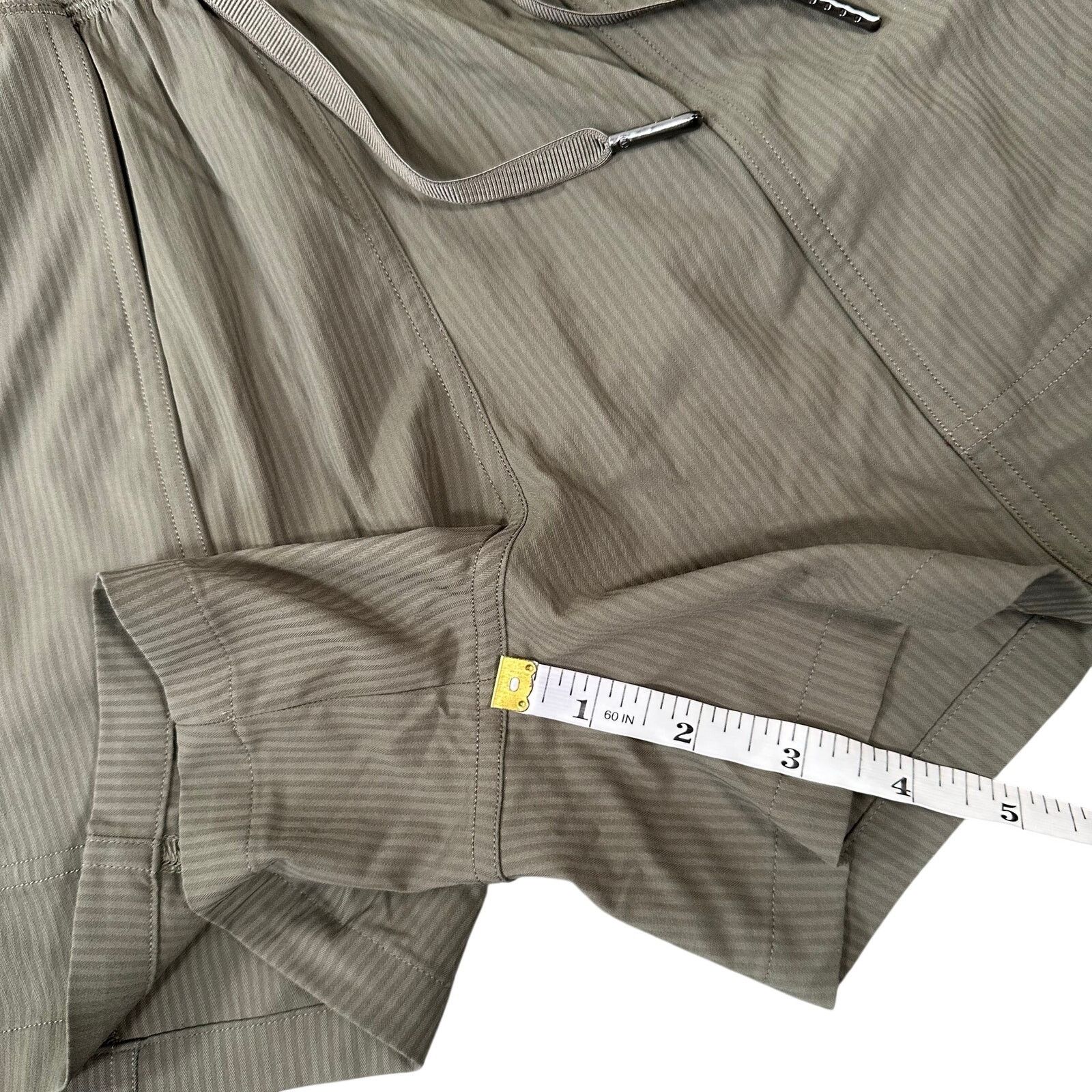 Lululemon Lululemon Dance Studio High-Rise Shorts 3.5" Size 4 Size 27" / US 4 / IT 40 - 5 Thumbnail