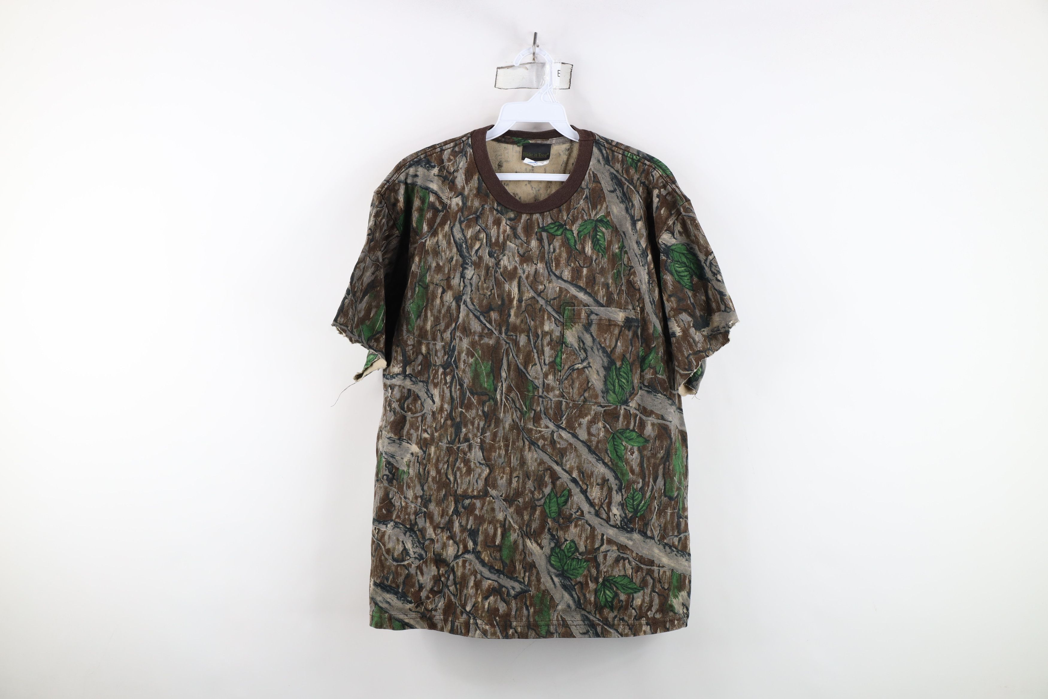 Vintage Vintage 90s Streetwear Cut Off Camouflage Pocket T-Shirt USA Size US L / EU 52-54 / 3 - 1 Thumbnail