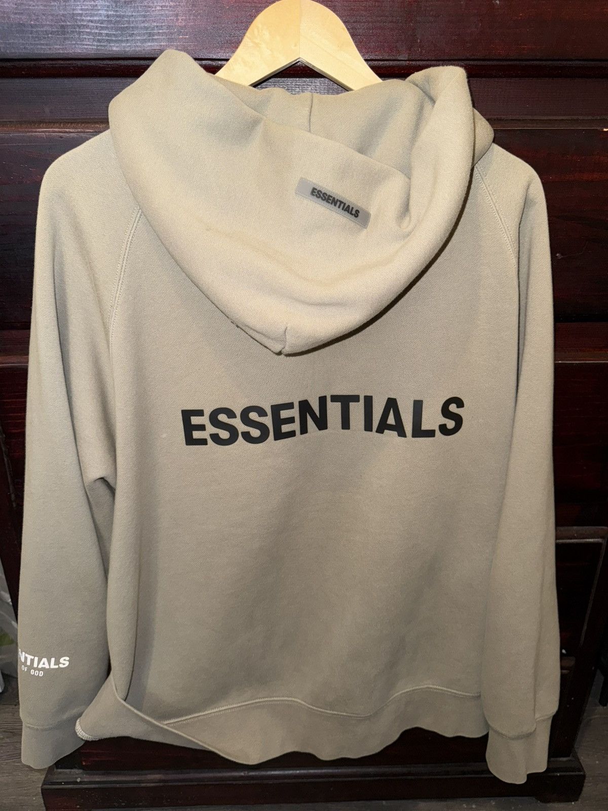 [Fear of God ESSENTIALS] ロゴ ジップアップパーカー Heavy Fleece Fullzip Hoodie - Black | Fear of God ESSENTIALS