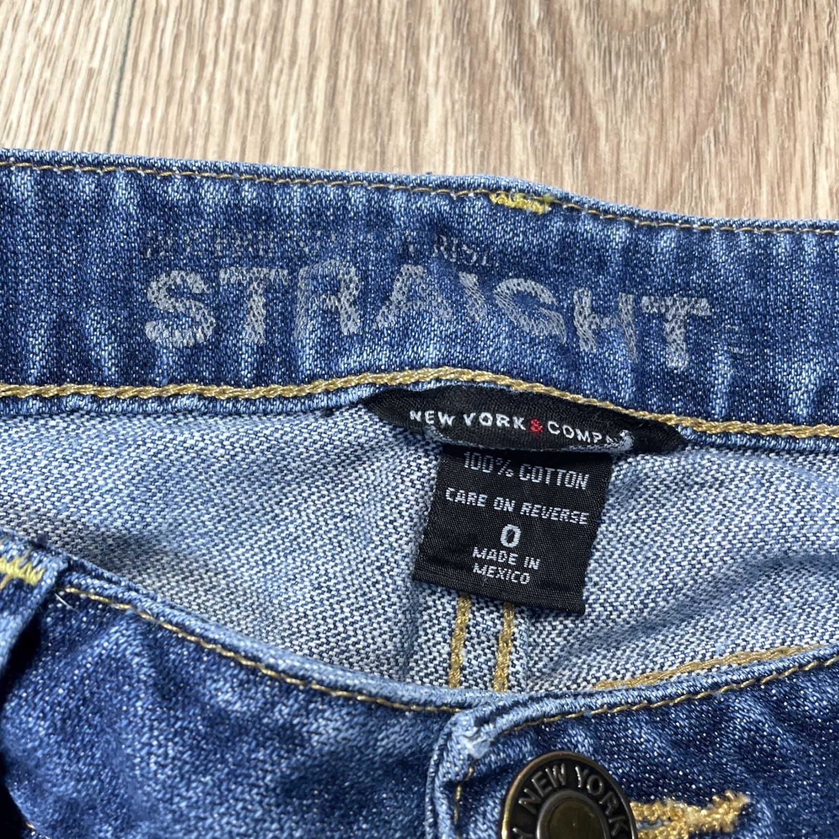 Vintage NEW YORK & COMPANY Distressed Denim Boyfriend Jeans Women Size 0 Low Rise Straight Leg Blue Size 25" / US 0 / IT 36 - 2 Thumbnail