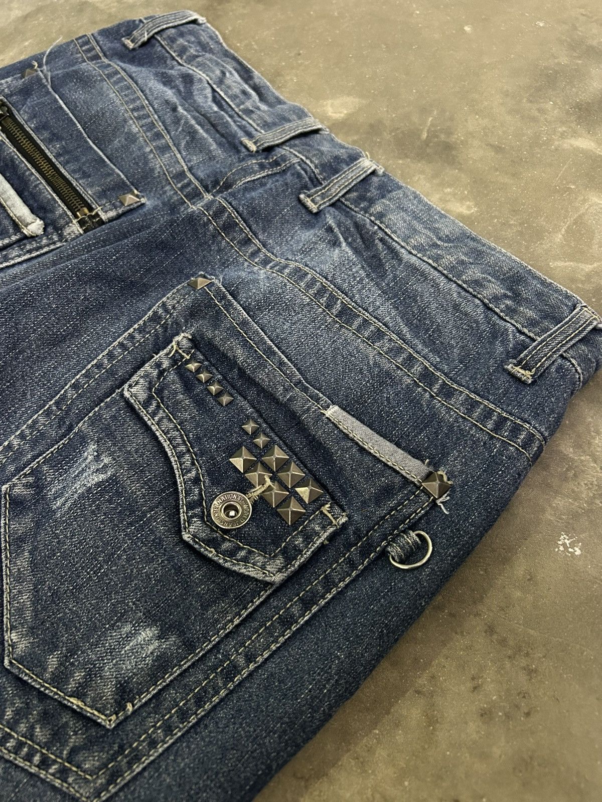 GOSTAR DE FUGA Nylaus Y2K Distressed Baggy Studded Heavy Washed Whisker Size US 30 / EU 46 - 19 Thumbnail