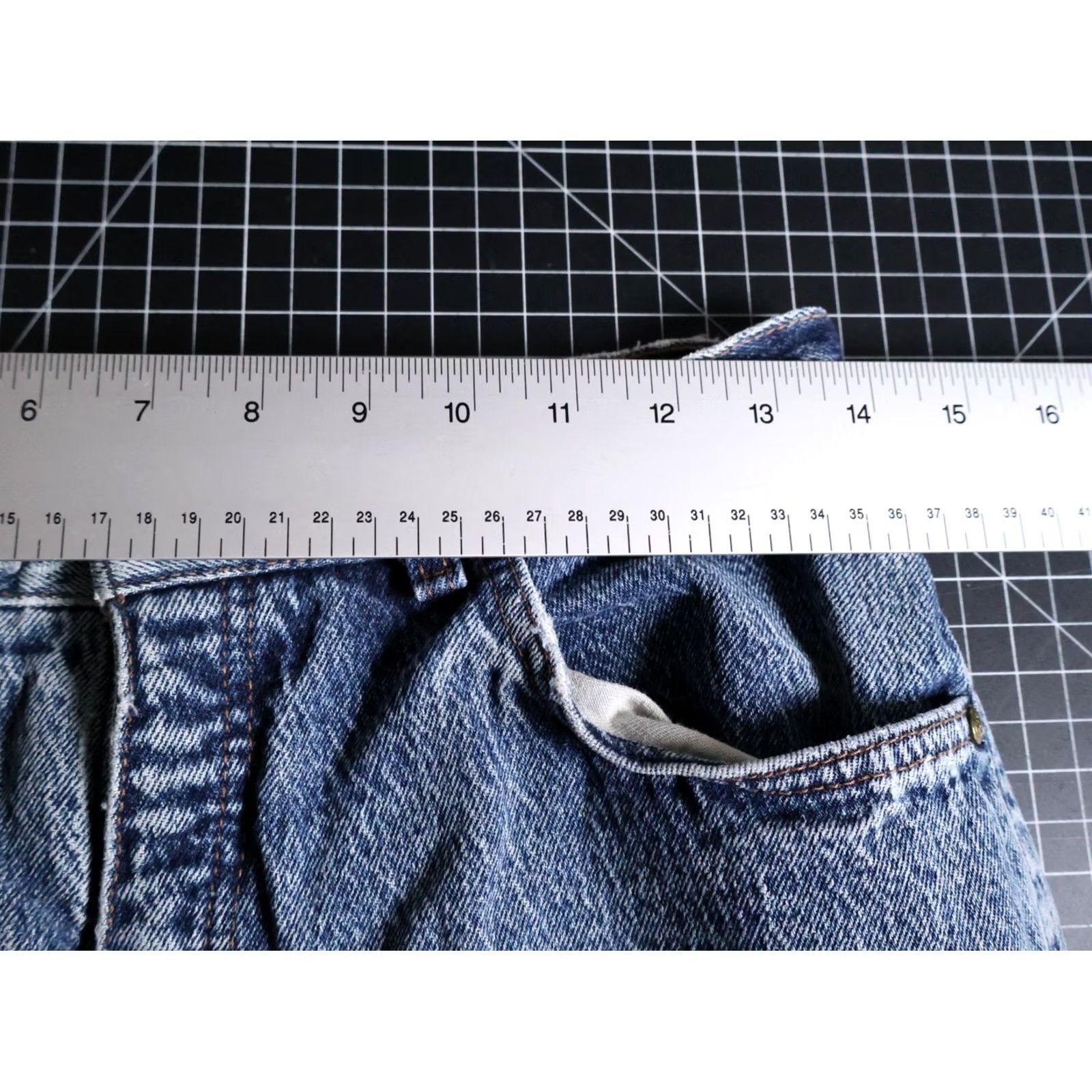 Levi's VINTAGE Levi's 90s High Waisted Jeans Women's 14 Regular Blue Acid Wash 27 x 30 Denim Tapered Leg Mom Style Mens? Size 36" / US 14 / IT 50 - 5 Thumbnail