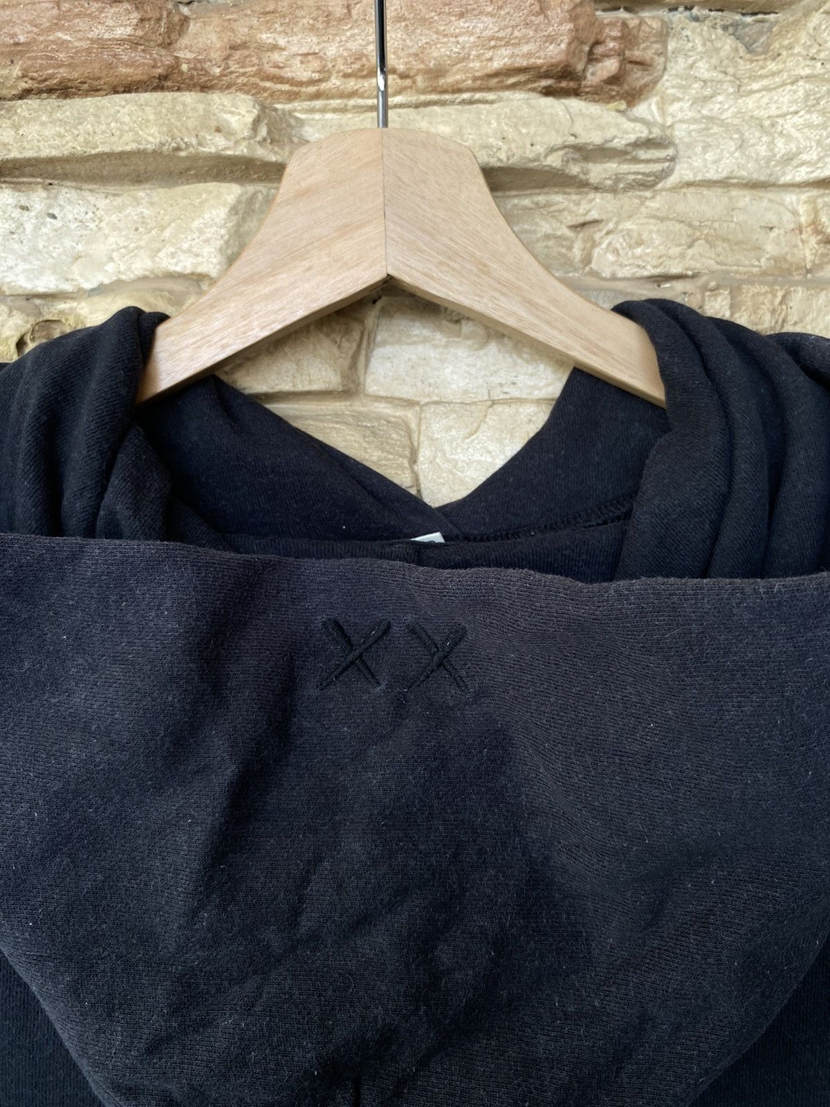 Kaws Rare Faded Kaws Uniqlo Hoodie Distressed Size US XL / EU 56 / 4 - 8 Thumbnail
