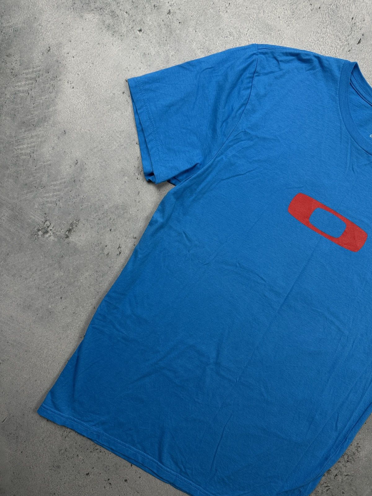 Oakley Vintage Oakley Blue Tee with Red Ellipse Big Logo 00s Y2K Size US L / EU 52-54 / 3 - 3 Thumbnail