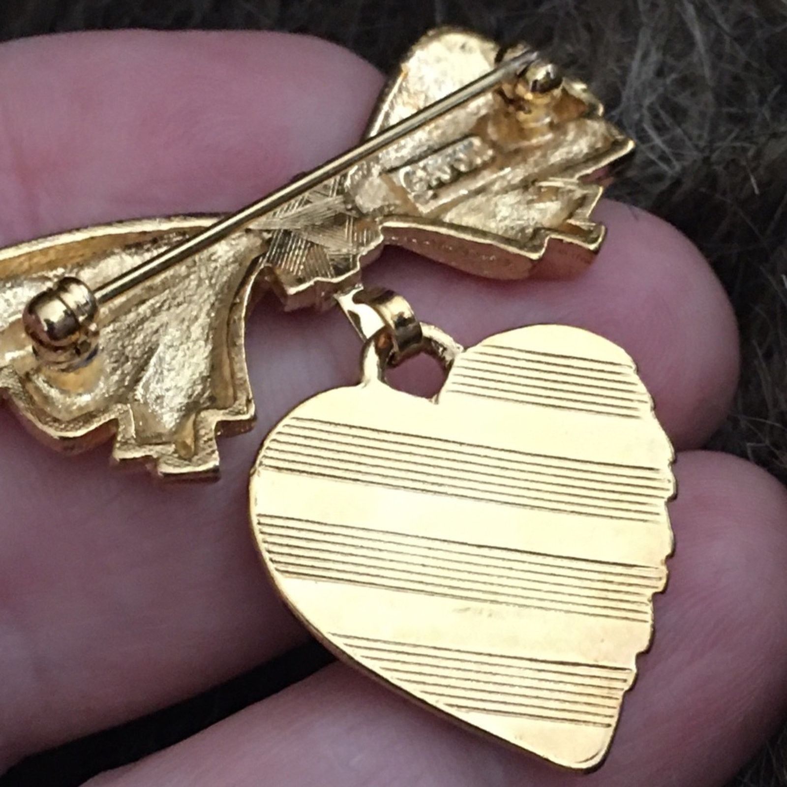 Vintage Vintage 80s Avon gold tone heart bow brooch pin Size ONE SIZE - 6 Thumbnail