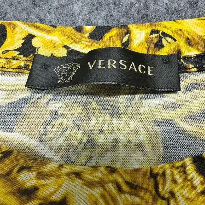 Versace Versace Black Graphic Print T-Shirt . Size US M / EU 48-50 / 2 - 3 Thumbnail