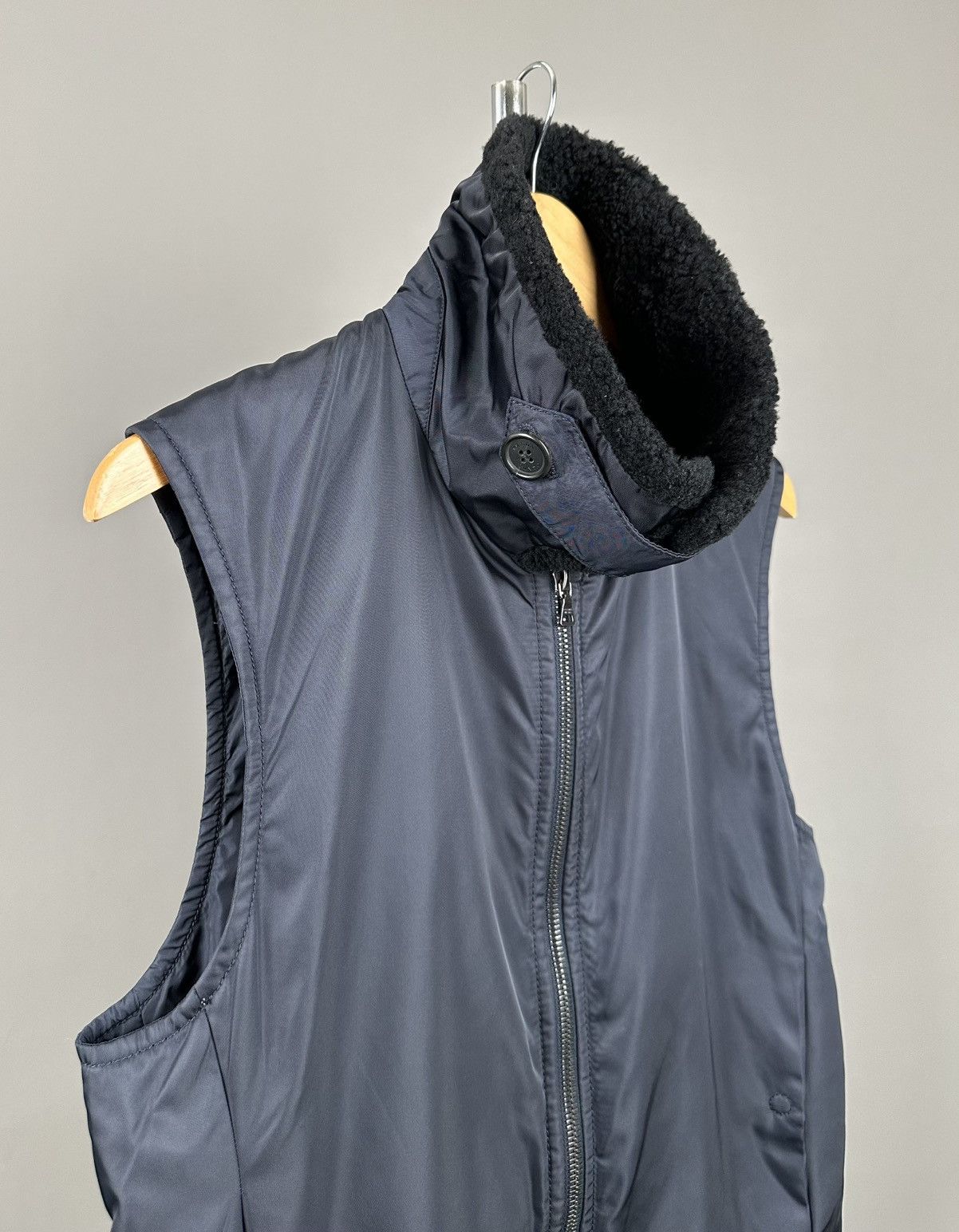 Prada Prada - Collared Nylon Technical Vest - Faux Sherling Collar Size M / US 6-8 / IT 42-44 - 3 Thumbnail