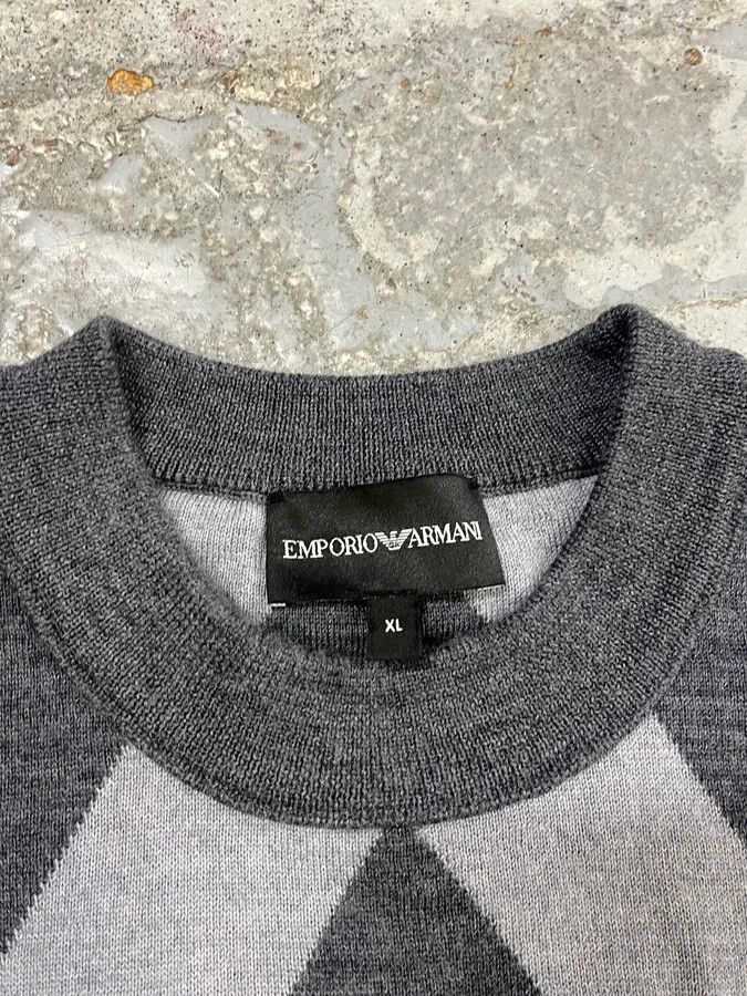 Emporio Armani 2010s Emporio Armani V Lines White & Grey Sweater Size US M / EU 48-50 / 2 - 9 Thumbnail