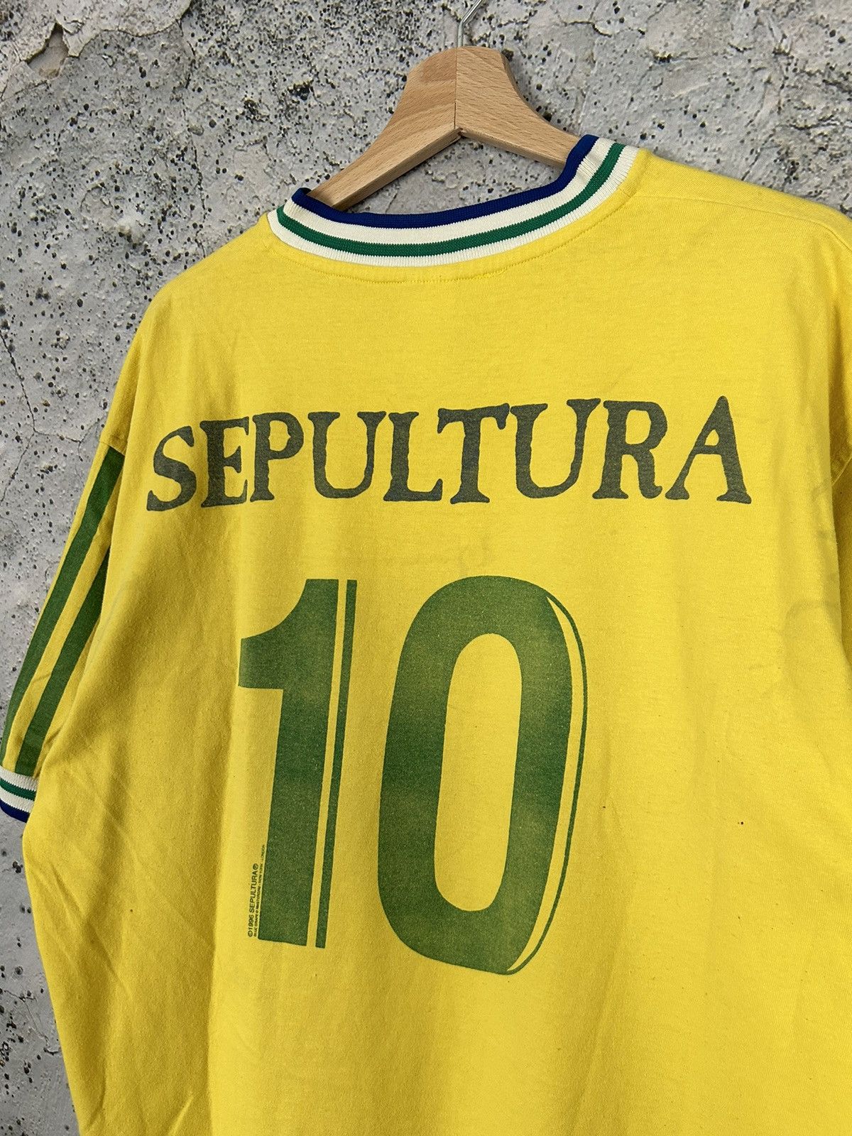 Band Tees Vintage Brazil Sepultura Jersey #10 Rare Rock Band Tee Metal Size US XL / EU 56 / 4 - 4 Thumbnail