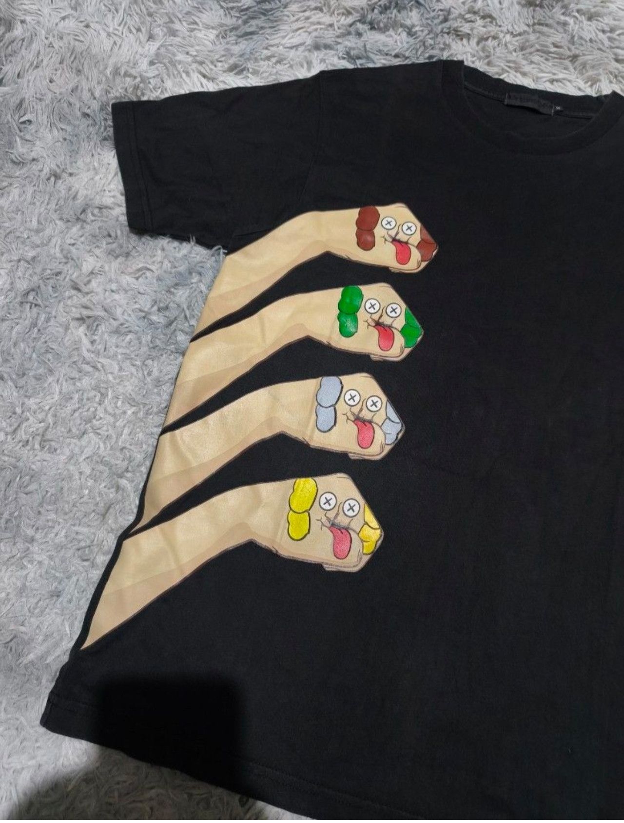 Kaws × Medicom Toy × Original Fake OriginalFake Kaws Hands Tee Size US M / EU 48-50 / 2 - 3 Thumbnail