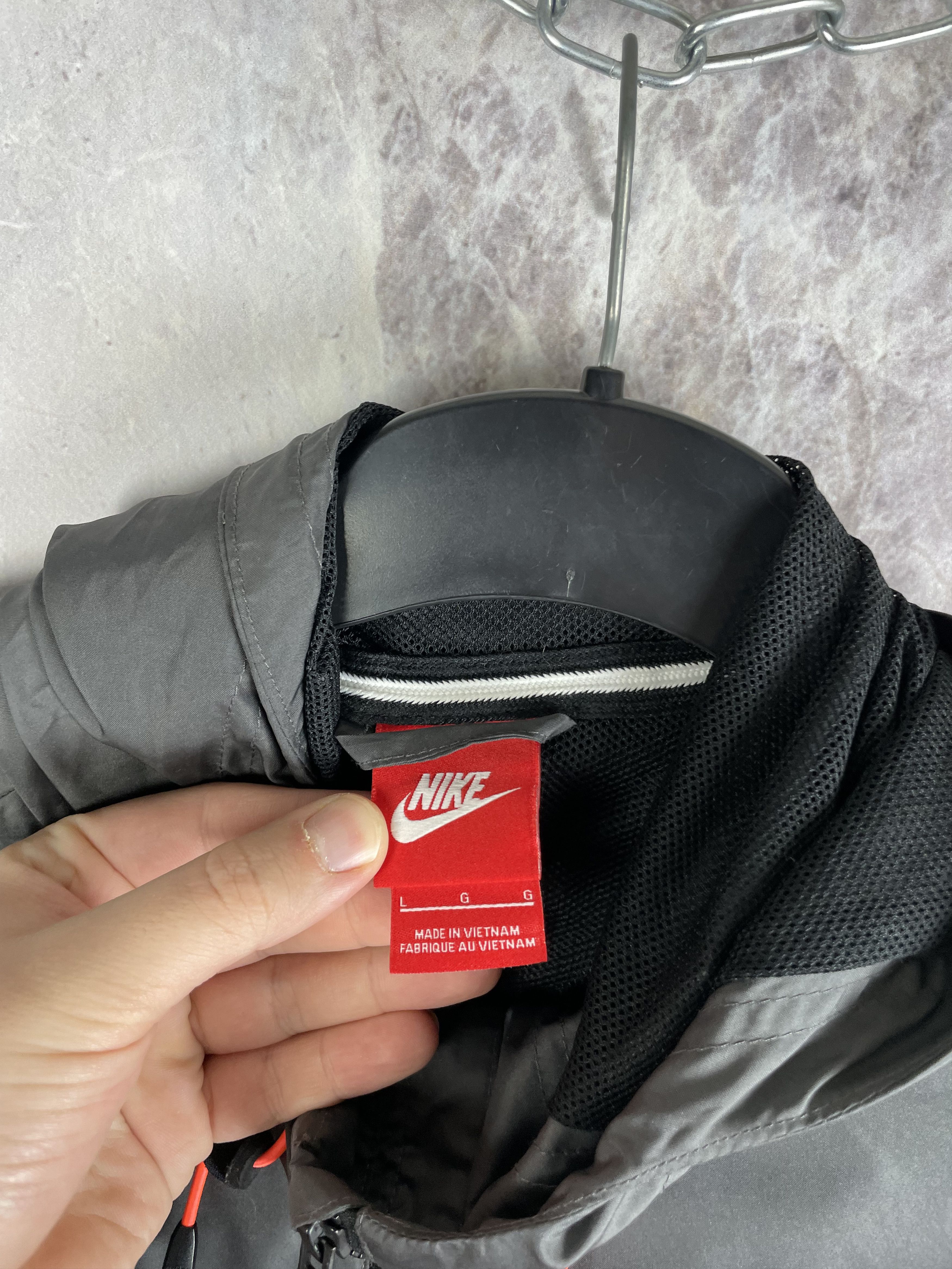 Nike Nike nylon track jacket Size US L / EU 52-54 / 3 - 5 Thumbnail