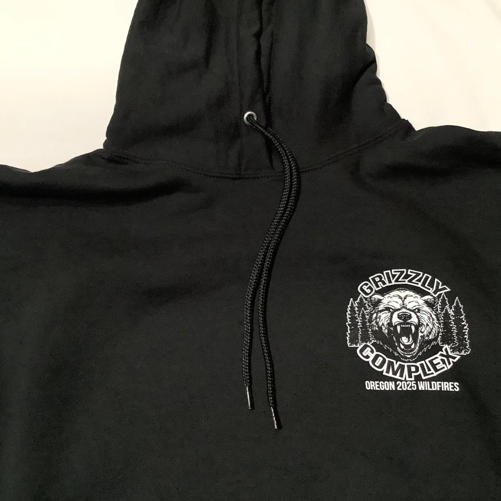 Port & Company Port & Company Hoodie Mens 3XL Black Oregon 2025 Grizzly Complex Wildfires Graphic Print על Size US XXL / EU 58 / 5 - 5 Thumbnail