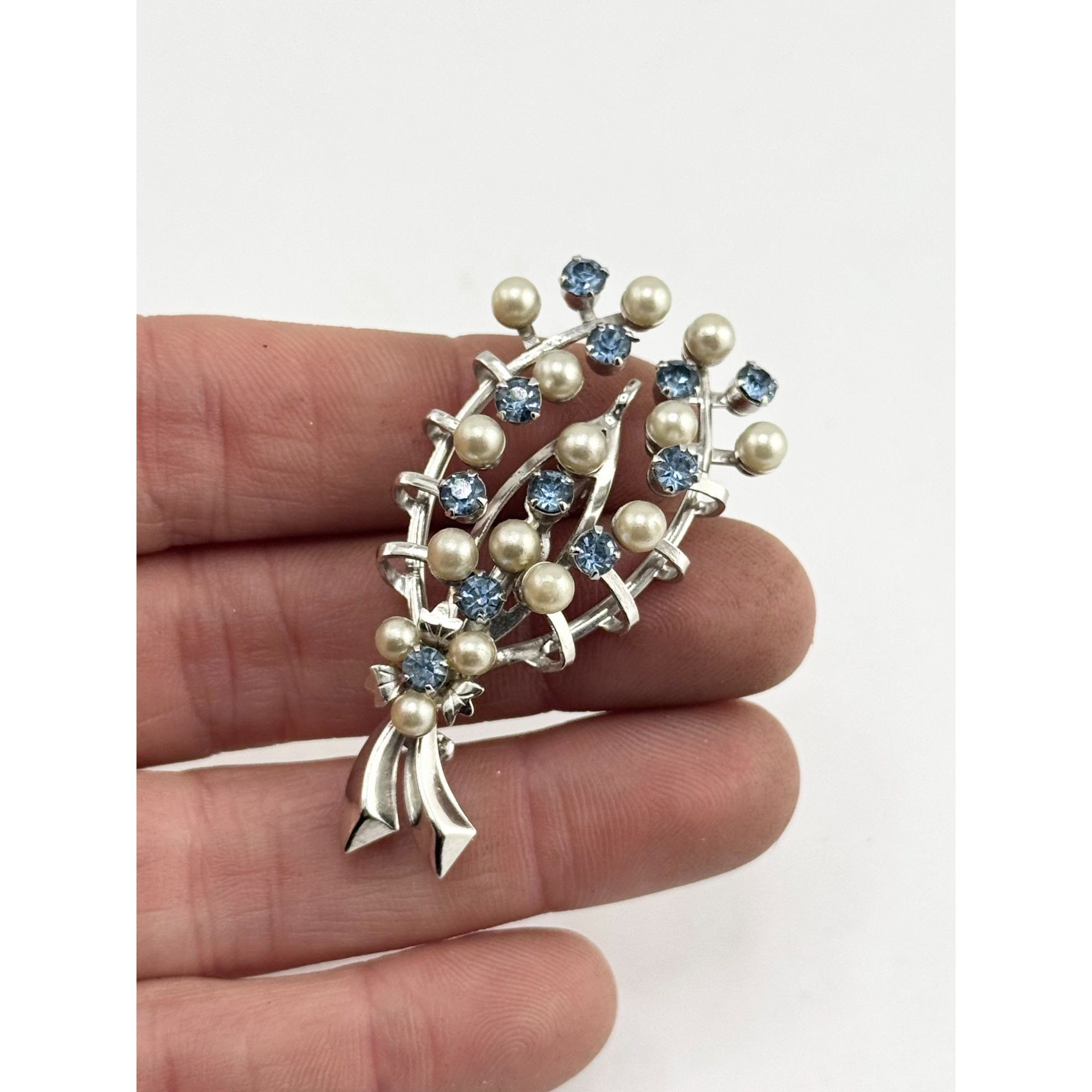 Vintage Kramer of New York Pearl Blue rhinestone vintage pin brooch Size ONE SIZE - 4 Thumbnail