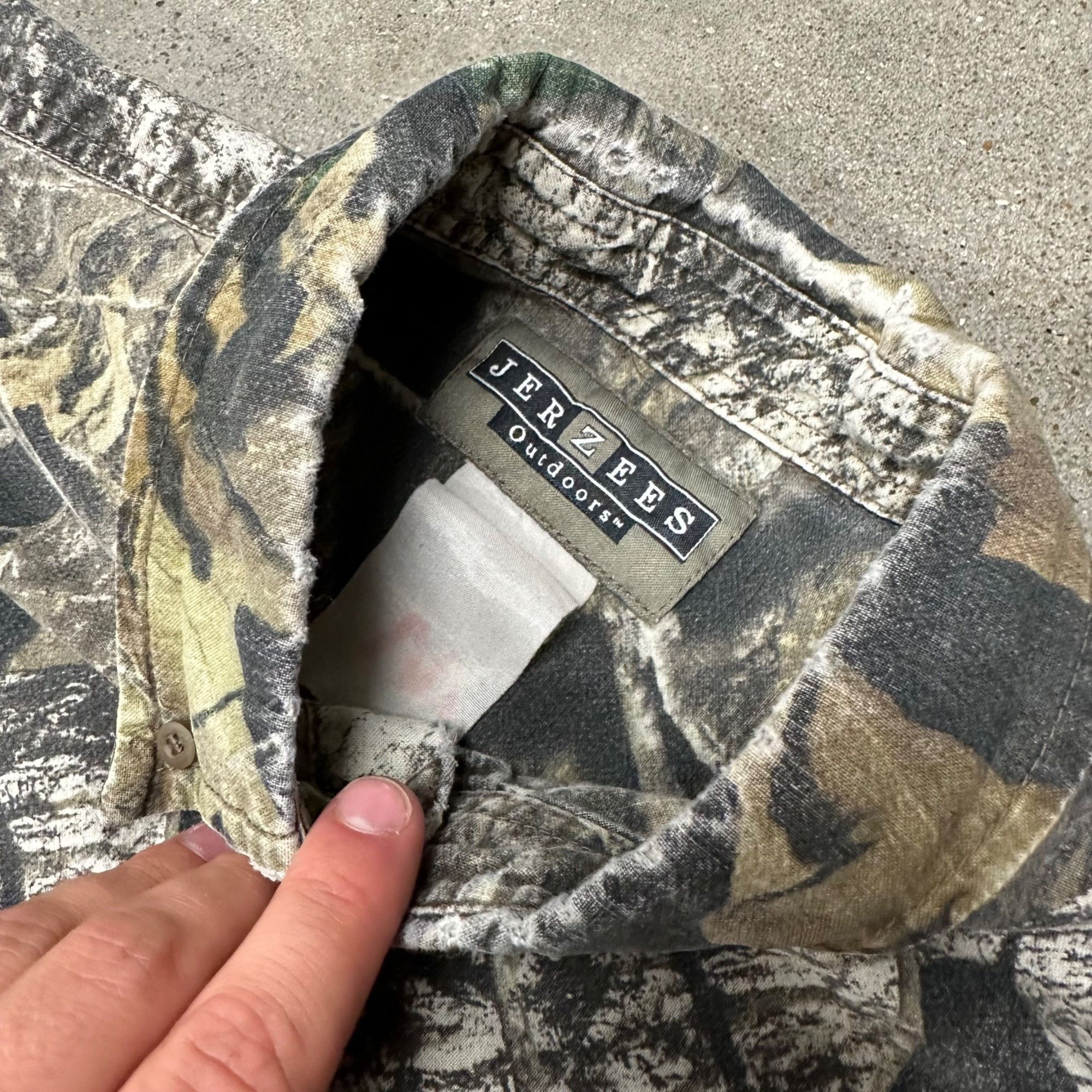 Jerzees × Vintage Vintage Jerzees Outdoors Mossy Oak Camo Button Up Shirt Size US XL / EU 56 / 4 - 3 Thumbnail