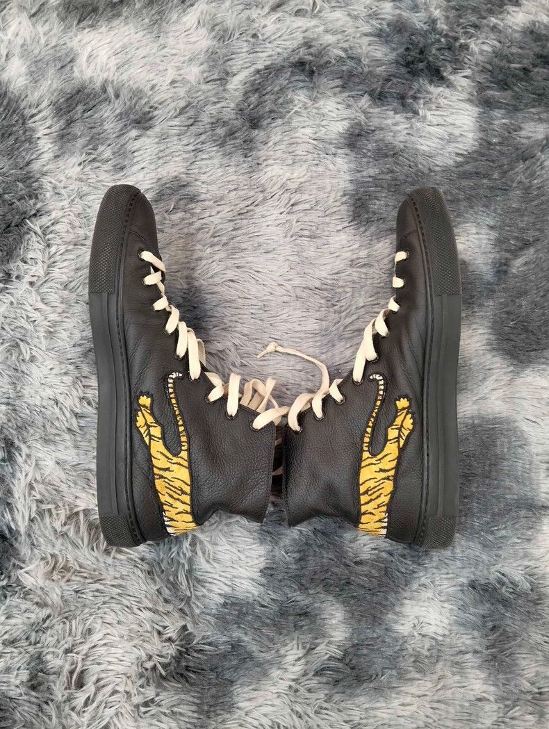Gucci Gucci Black Tiger HighTop Sneakers Size 42-2506 Size US 9 / EU 42 - 3 Thumbnail