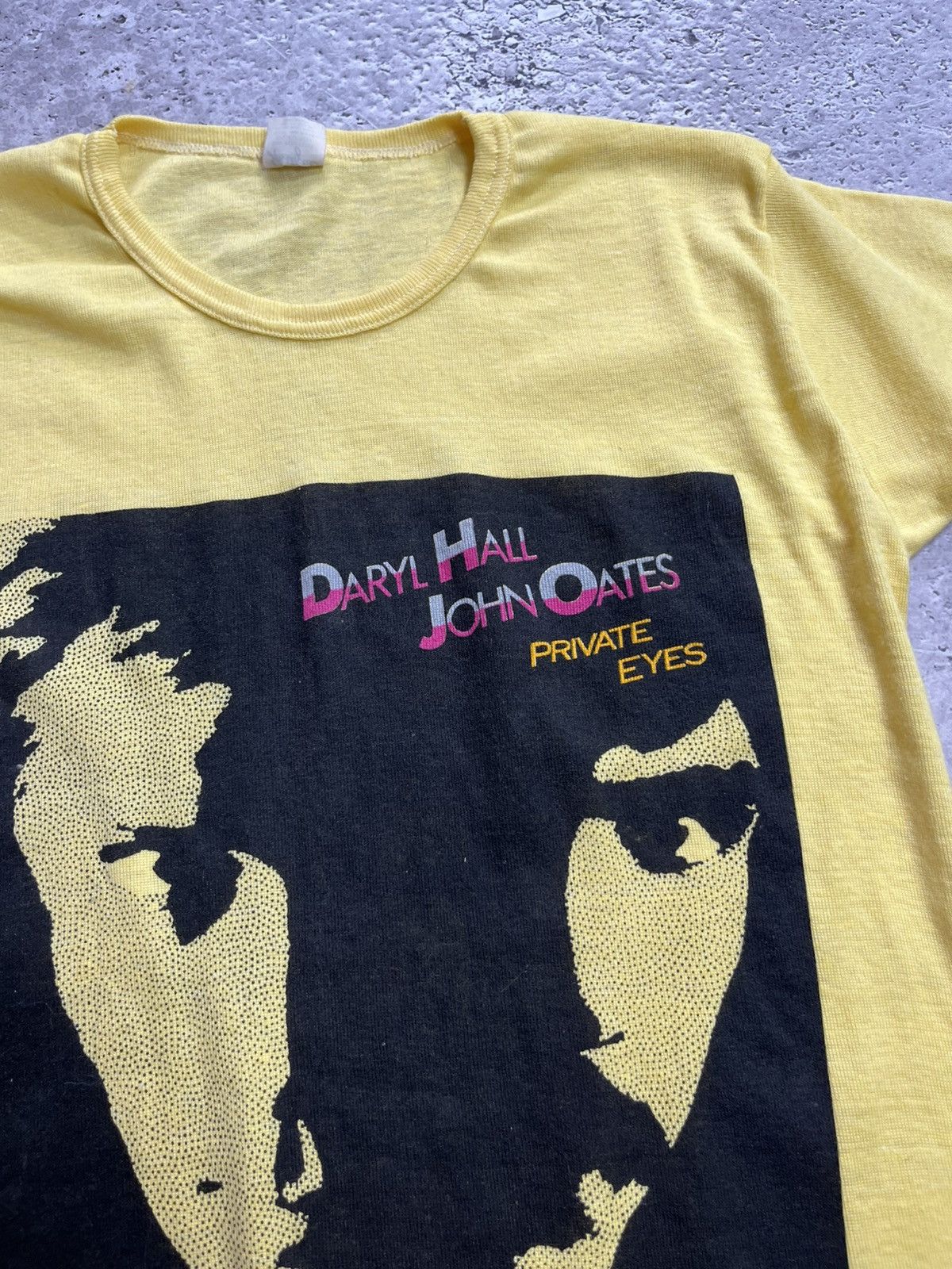 Band Tees 1981 Hall & Oates Tour T-Shirt Women’s Made in USA Size L Size L / US 10 / IT 46 - 7 Thumbnail
