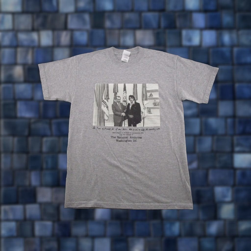 Gildan Elvis Presley With Richard Nixon -1970 Photo- National Archives Museum Size M T-Shirt Men Short Sleeve Crew Neck Gray XL Size US XL / EU 56 / 4 - 1 Thumbnail