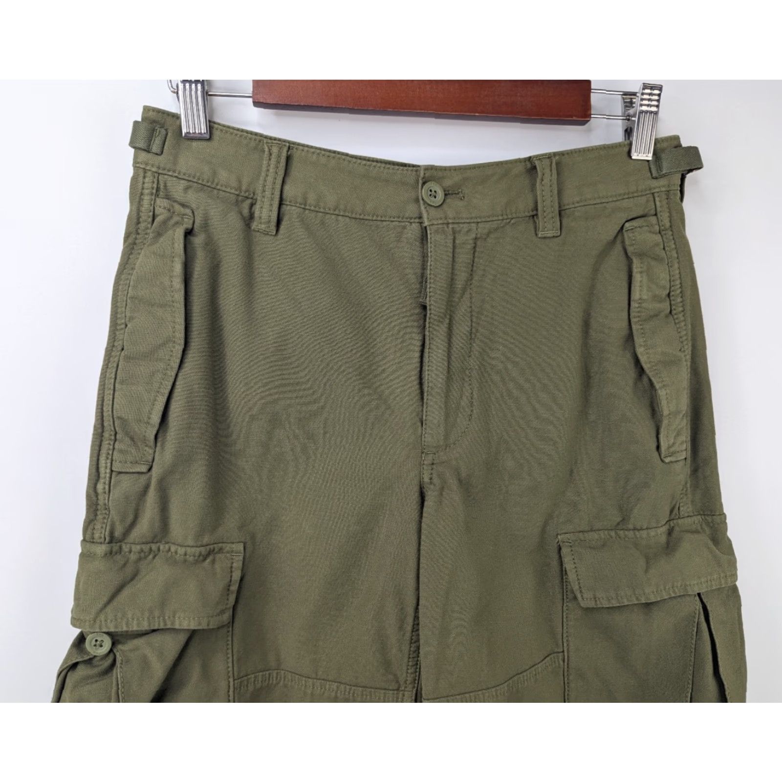 Aritzia Aritzia TNA Supply Cargo Pants Women's Size 4 Army Green Cargo Pants Tapered Regular Waist Buckle Zipper Size 27" / US 4 / IT 40 - 3 Thumbnail