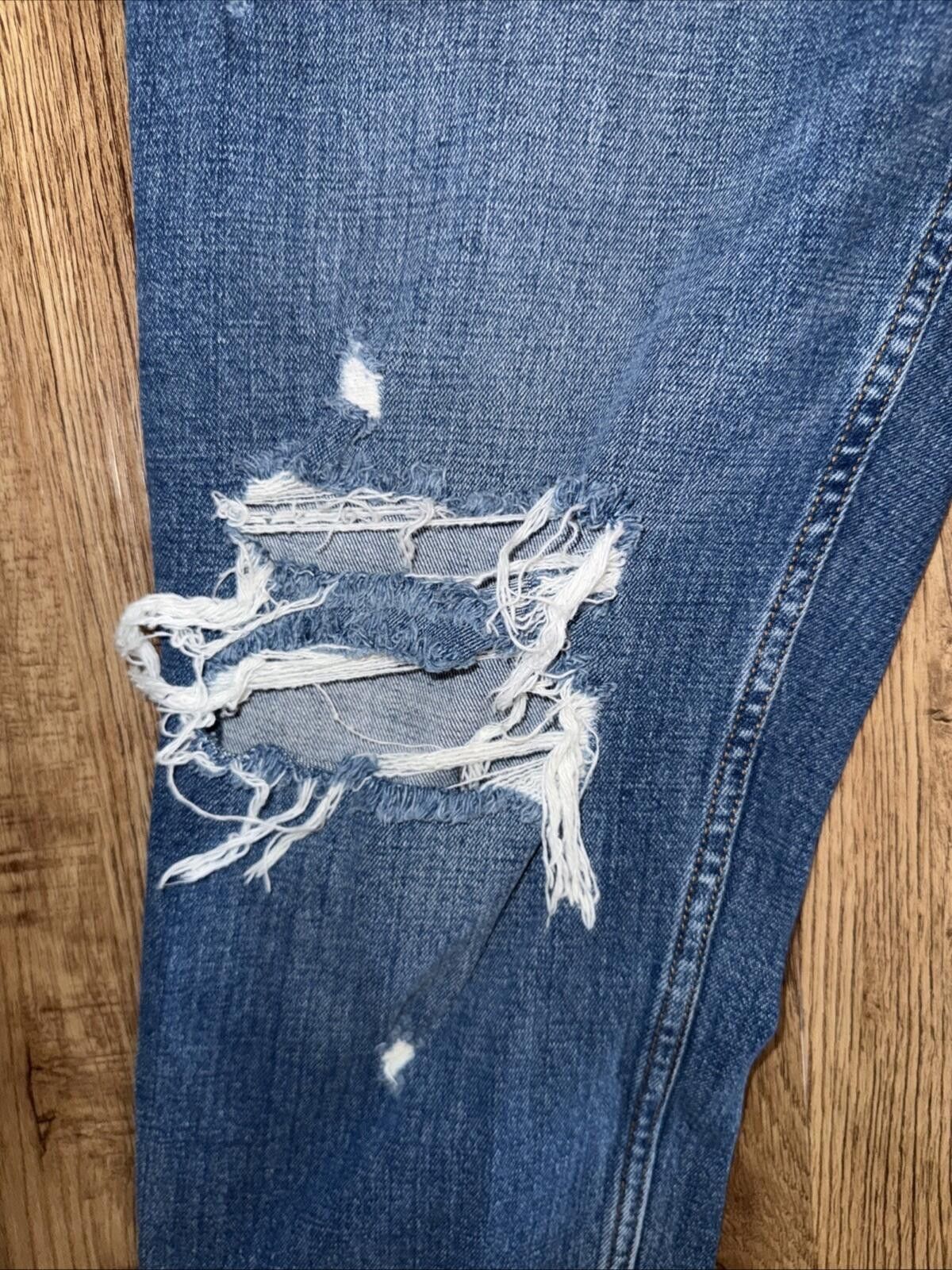 Abercrombie & Fitch Abercrombie Fitch Mom High Rise Curve Love Distressed Jeans Size 28" / US 6 / IT 42 - 6 Thumbnail