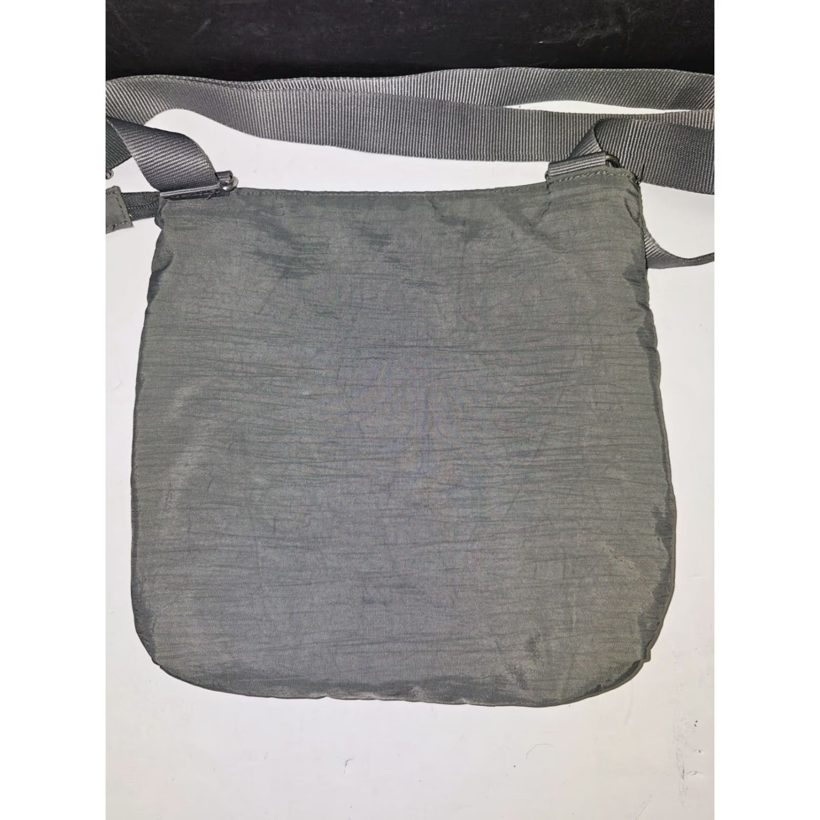 Vintage Baggallini Signature Crossbody Bag - Gray Nylon w/ Beige Lining - 3 Compartment - Women - Medium - Black - Nylon - Crossbody - Adjustable Strap Size ONE SIZE - 5 Thumbnail