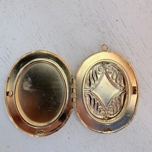 Other Vintage Enamel & Gold Tone Oval Locket Pendant Victorian Edw Size ONE SIZE - 2 Thumbnail