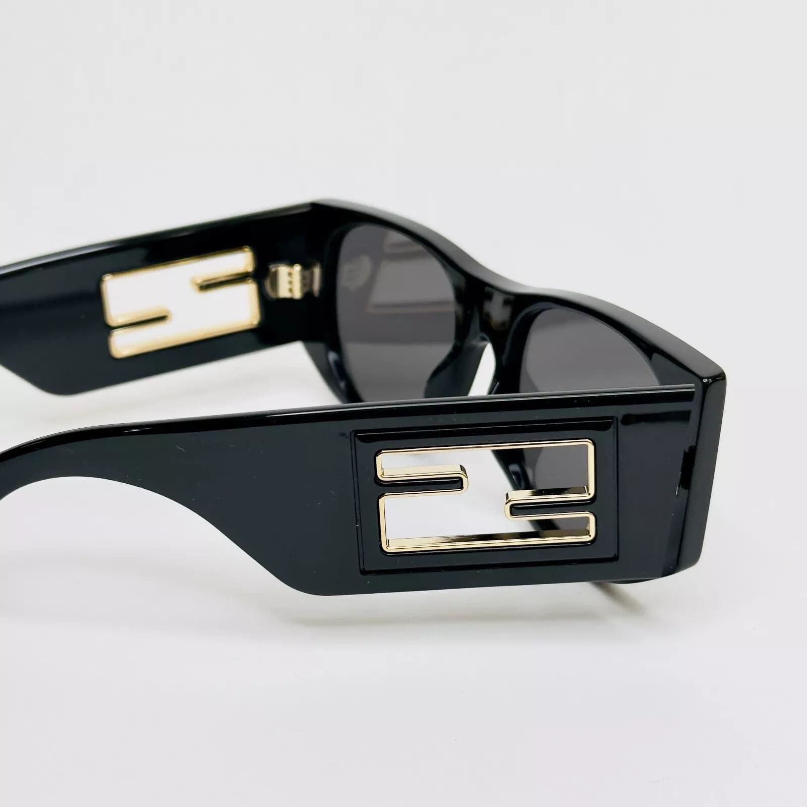 Fendi FENDI BAGUETTE Logo 40109 Black Fashion Square FE40109I Size ONE SIZE - 4 Thumbnail