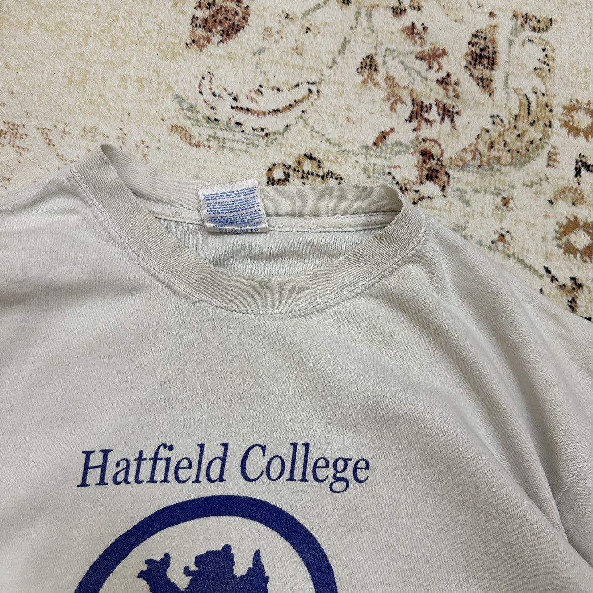 Designer × Vintage Vintage Adult Hatfield College T-shirts 2001 Trashed Size US L / EU 52-54 / 3 - 5 Thumbnail