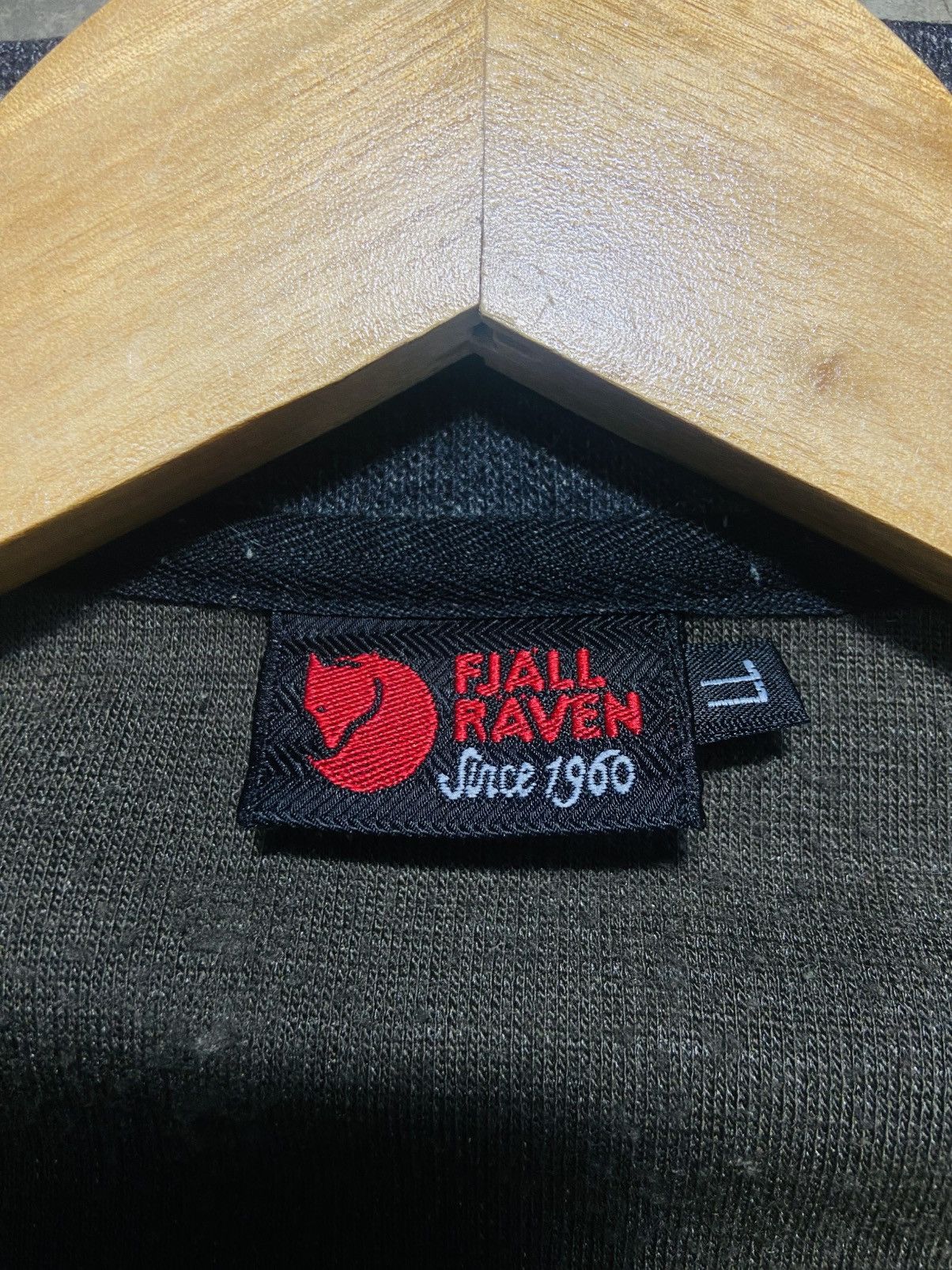 Fjallraven Vintage Fjallraven Zipper Sweatshirt Size US L / EU 52-54 / 3 - 13 Thumbnail